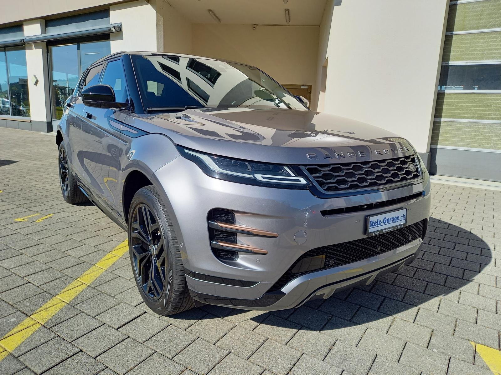 LAND ROVER Range Rover Evoque 2.0 D 240 R-Dynamic SE, Mild-Hybrid Diesel/Electric, Second hand / Used, Automatic - 4