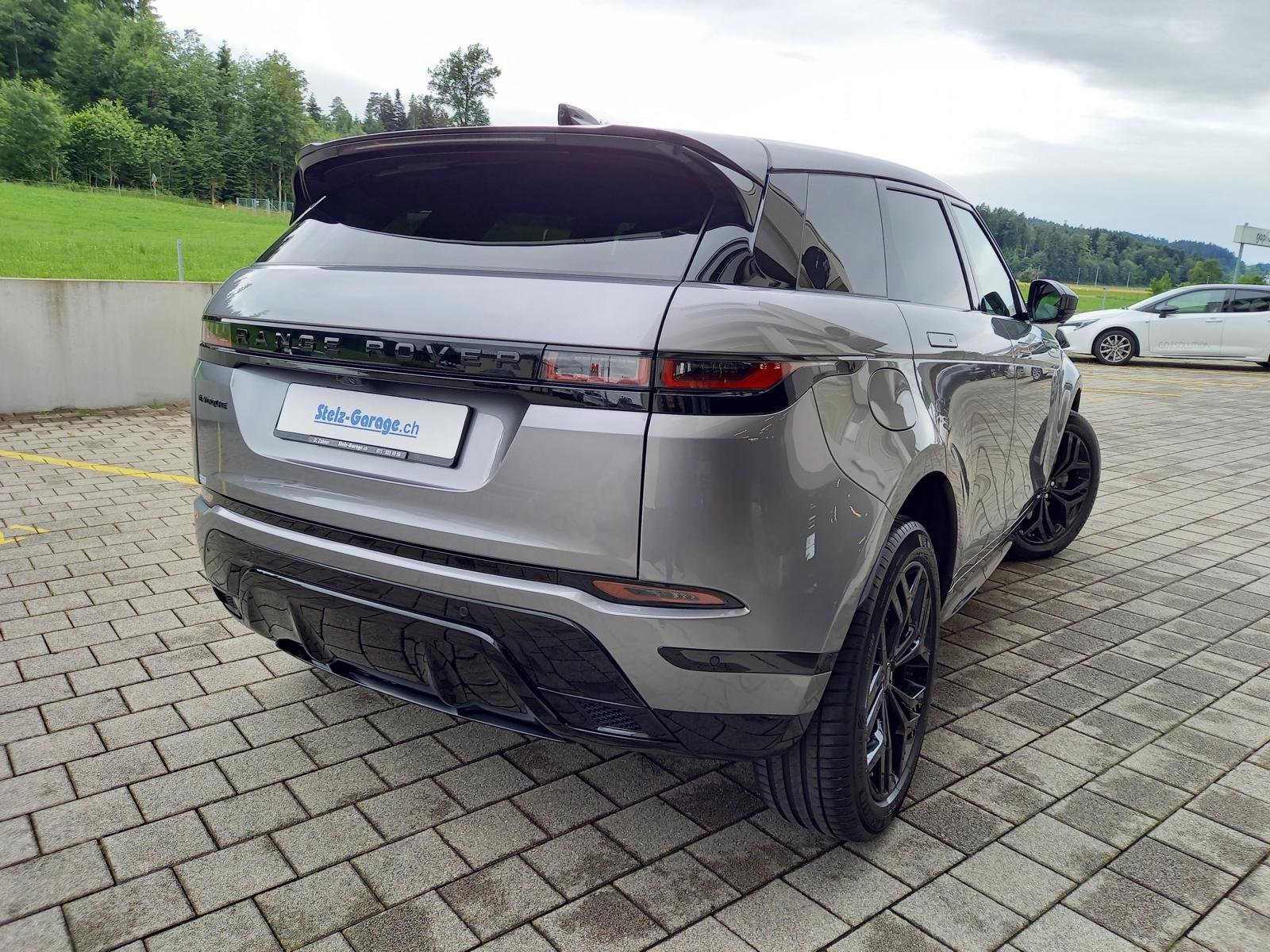 LAND ROVER Range Rover Evoque 2.0 T 250 R-Dynamic SE, Mild-Hybrid Petrol/Electric, Second hand / Used, Automatic - 2