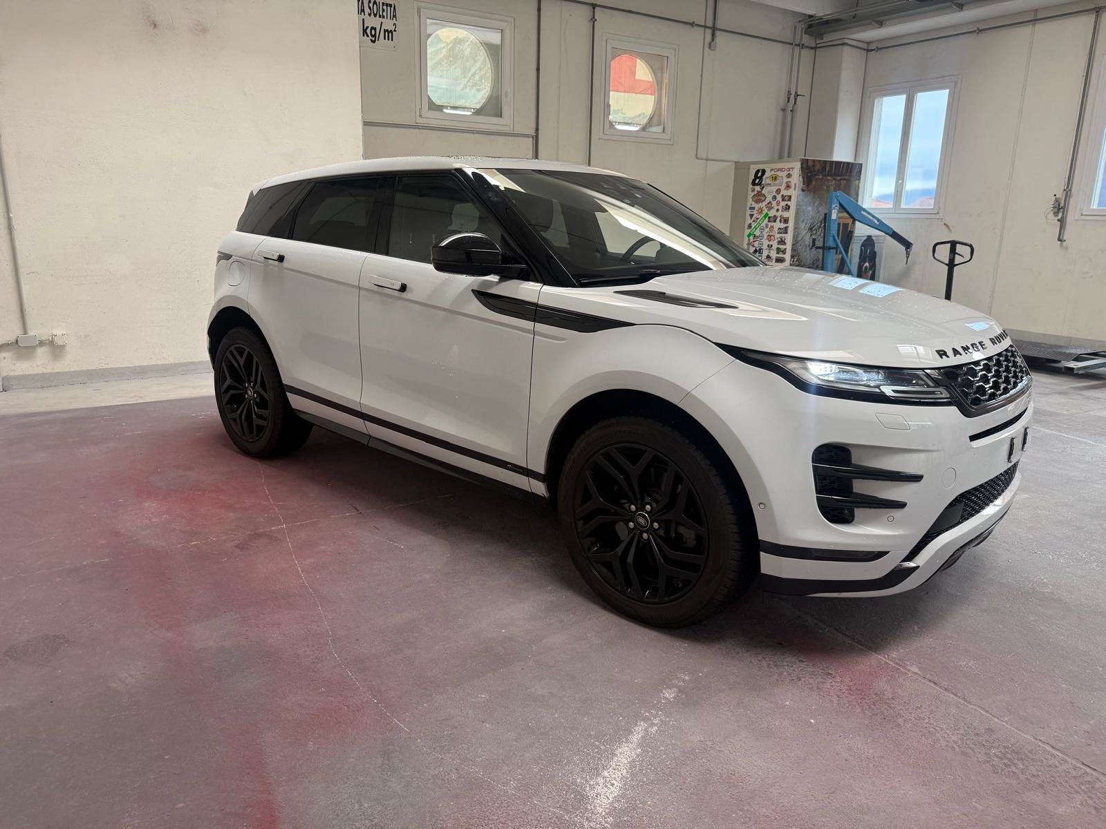 LAND ROVER Range Rover Evoque R-Dynamic D 180 SE AT9