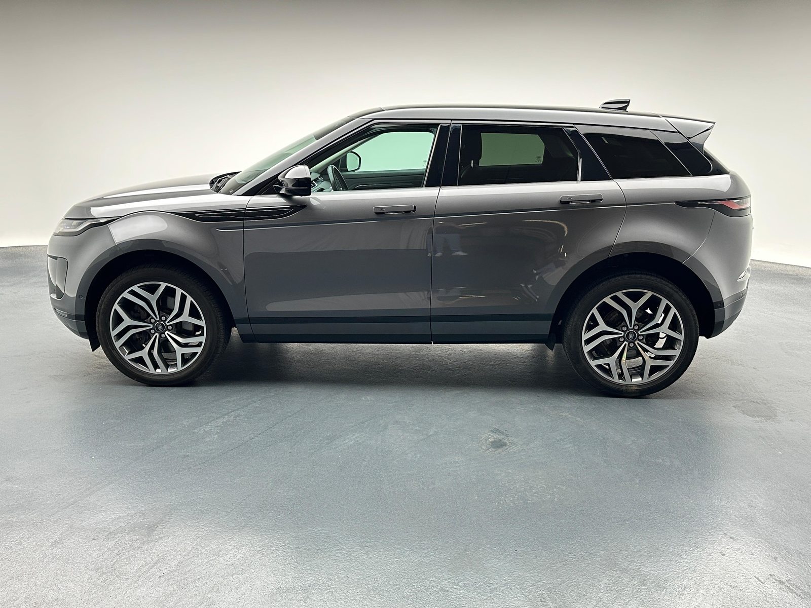 LAND ROVER Range Rover Evoque 2.0 T 250 SE, Mild-Hybrid Petrol/Electric, Second hand / Used, Automatic - 2