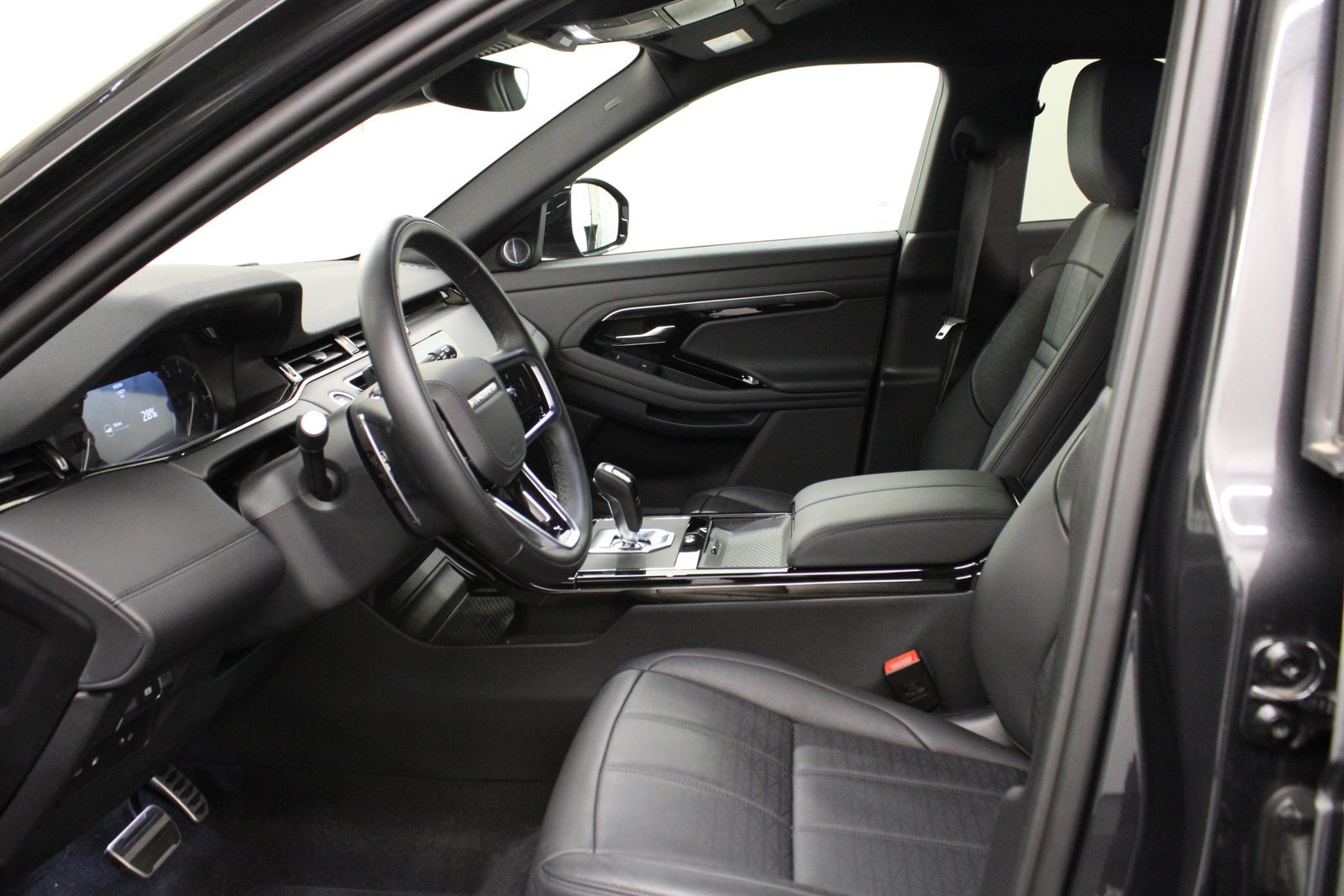 LAND ROVER Range Rover Evoque 1.5 T 300e R-Dynamic HSE, Plug-in-Hybrid Petrol/Electric, Second hand / Used, Automatic - 5