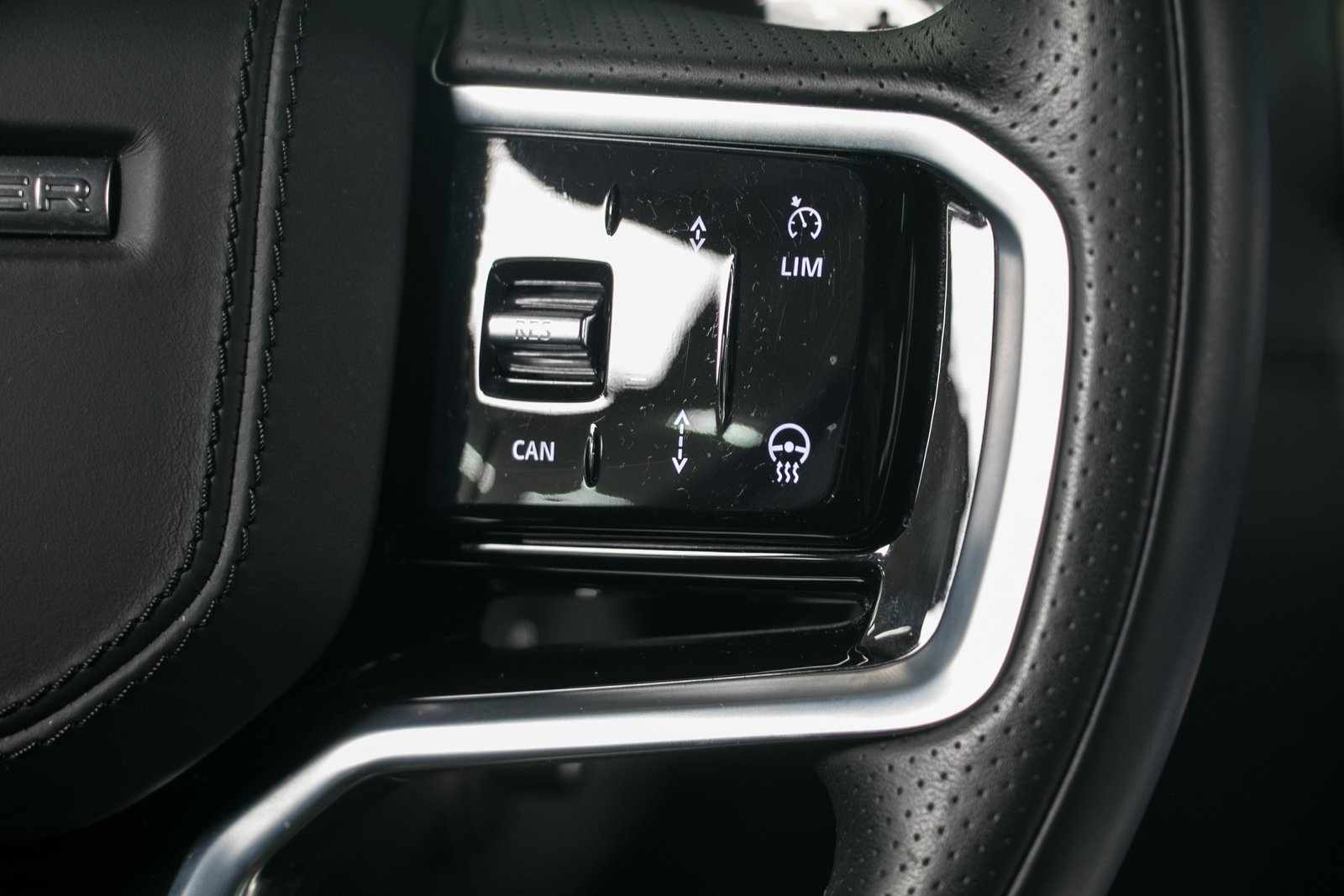LAND ROVER Range Rover Evoque R-Dynamic P 250 HSE AT9, Mild-Hybrid Benzin/Elektro, Occasion / Gebraucht, Automatik - 7