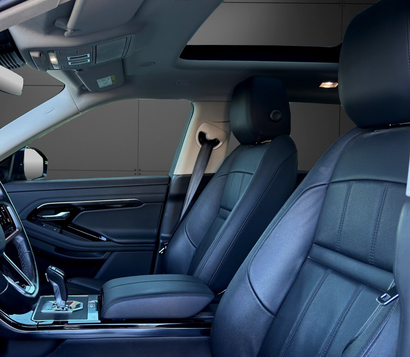 LAND ROVER Range Rover Evoque P 300e SE AT8, Hybride Rechargeable Essence/Électricité, Occasion / Utilisé, Automatique - 7