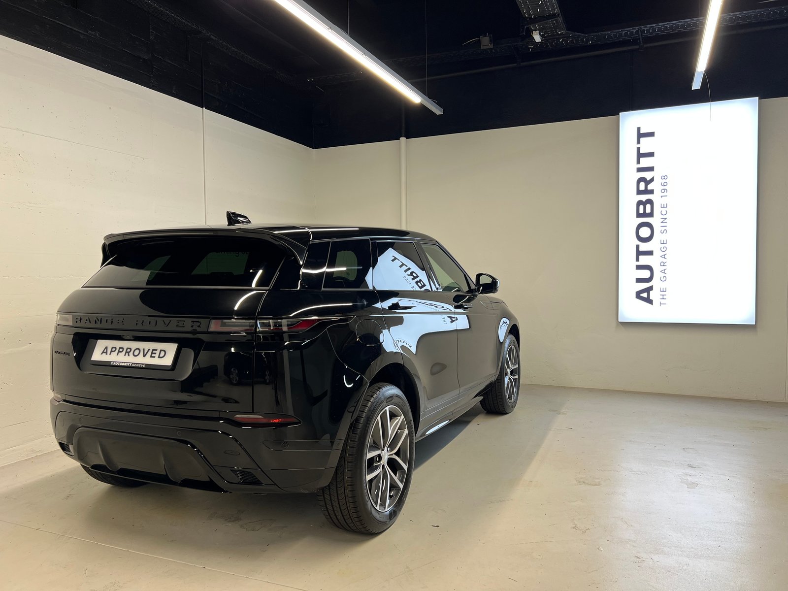 LAND ROVER Range Rover Evoque 1.5 T 270e Dynamic SE, Plug-in-Hybrid Petrol/Electric, Ex-demonstrator, Automatic - 3