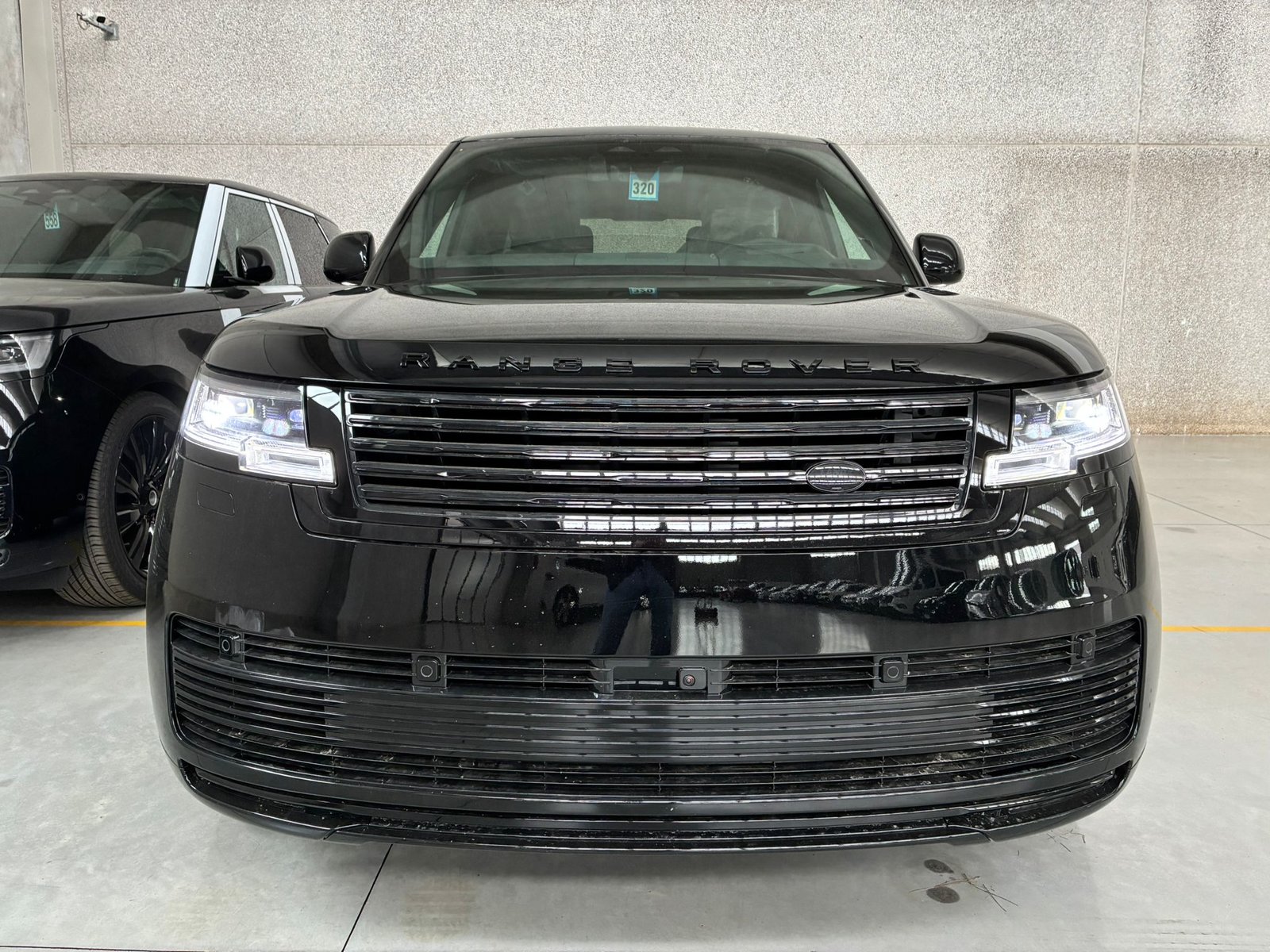 LAND ROVER Range Rover P615 4.4 V8 SV Black Automatic, Essence, Voiture nouvelle, Automatique - 2