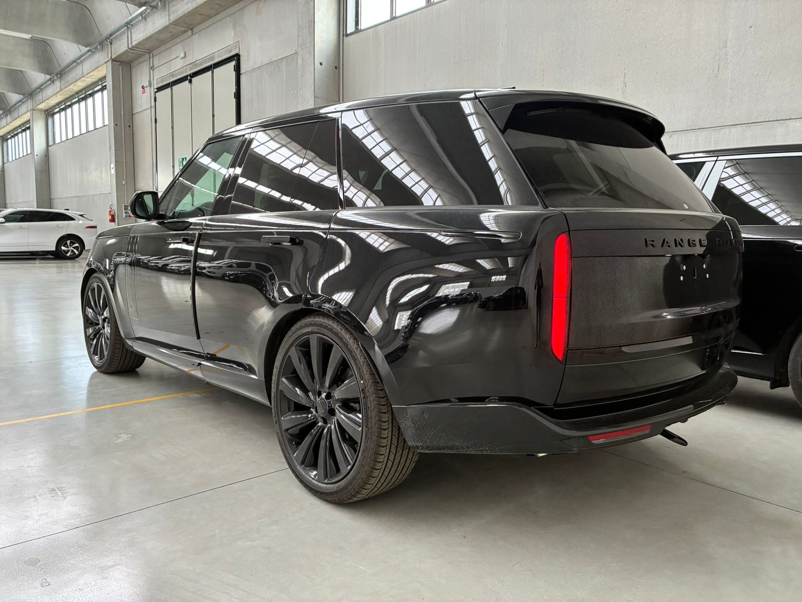 LAND ROVER Range Rover P615 4.4 V8 SV Black Automatic, Essence, Voiture nouvelle, Automatique - 4