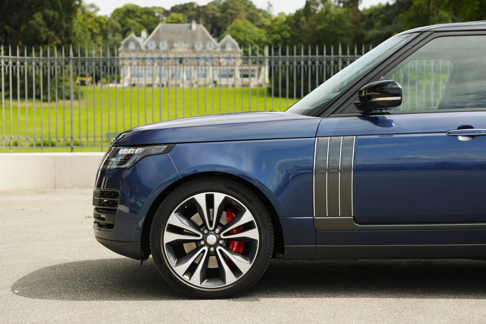 LAND ROVER Range Rover LWB 5.0 V8 S/C SV Autobiography, Petrol, Second hand / Used, Automatic - 2