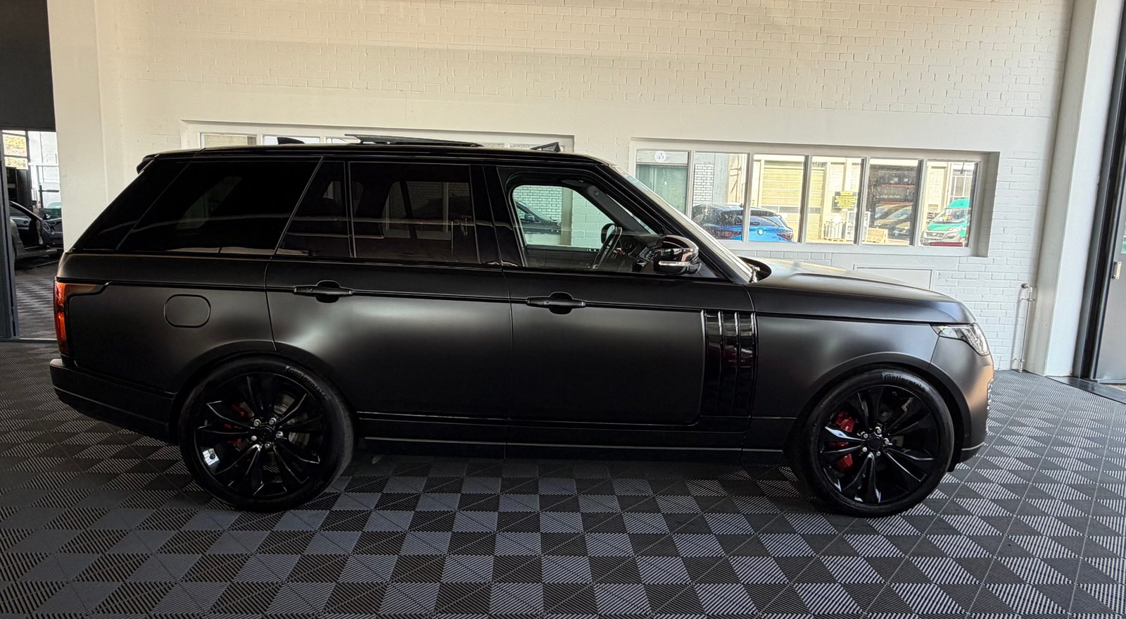 LAND ROVER Range Rover 5.0 V8 566PS 4X4 S/C SV SPECIAL VEHIC, Essence, Occasion / Utilisé, Automatique - 2