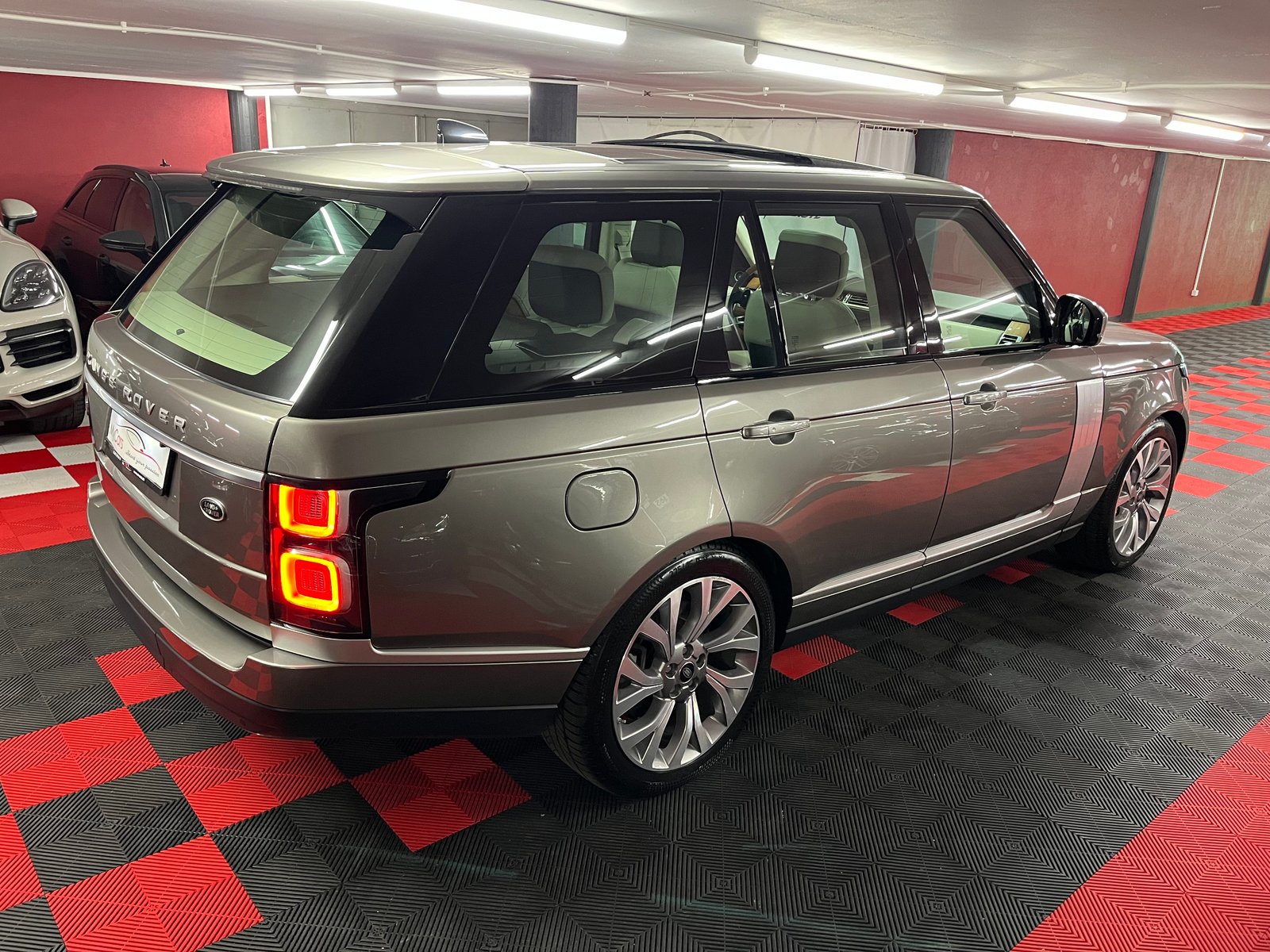 LAND ROVER Range Rover 2.0 Si4 P400e PHEV AutobiographyAutom, Hybride Rechargeable Essence/Électricité, Occasion / Utilisé, Automatique - 6