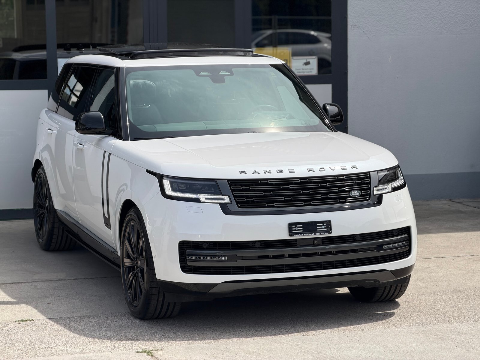 LAND ROVER Range Rover LWB SV P530 4.4 V8 Autobiography Auto, Petrol, Second hand / Used, Automatic - 4