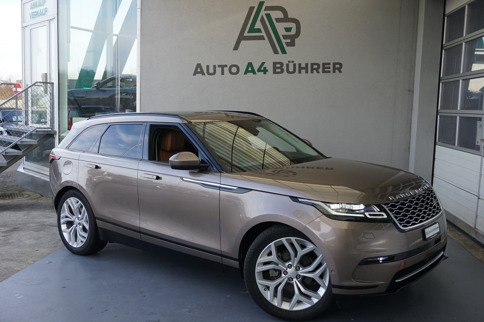 LAND ROVER RR Velar D 240 SE, Diesel, Second hand / Used, Automatic - 2