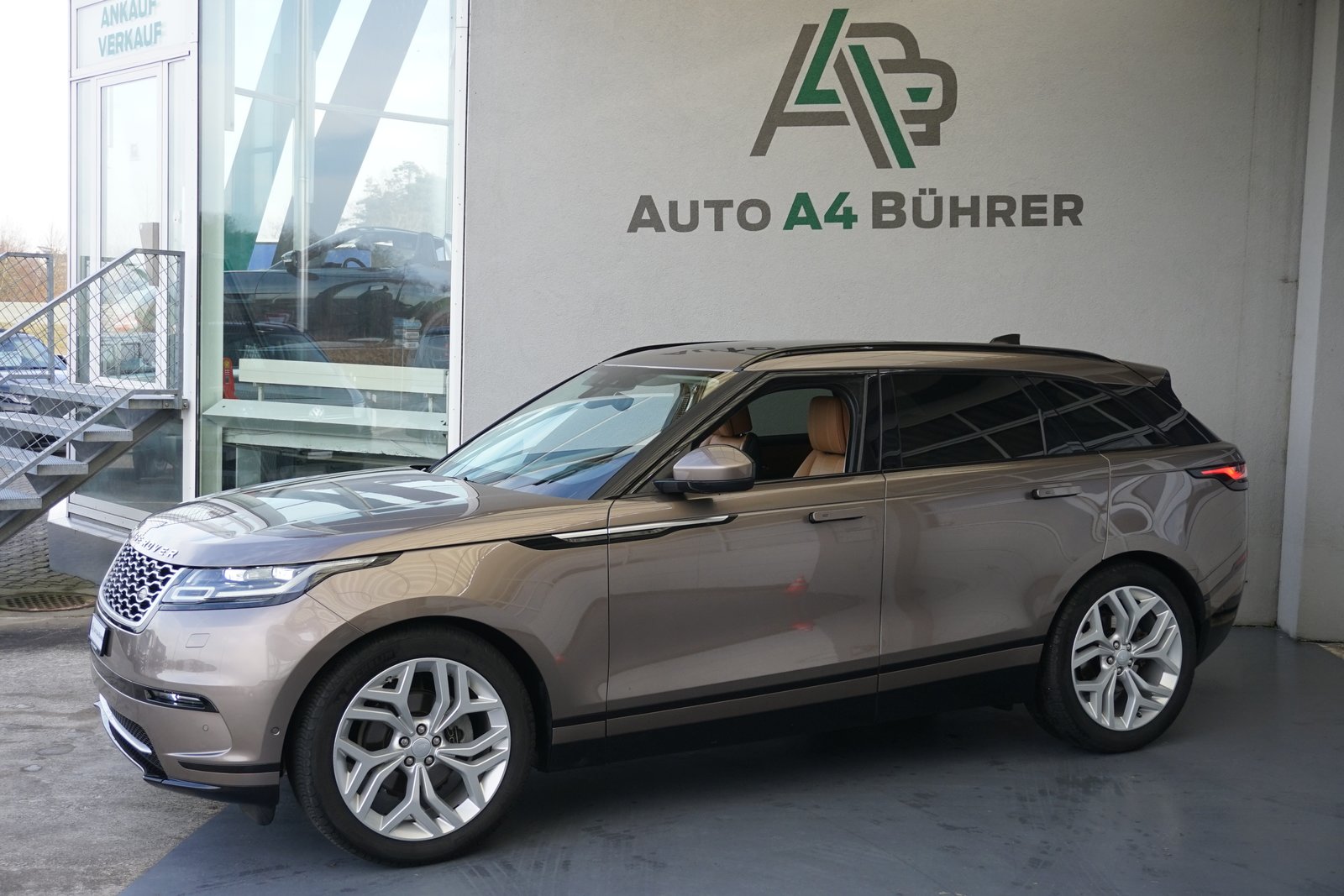 LAND ROVER RR Velar D 240 SE, Diesel, Second hand / Used, Automatic - 4
