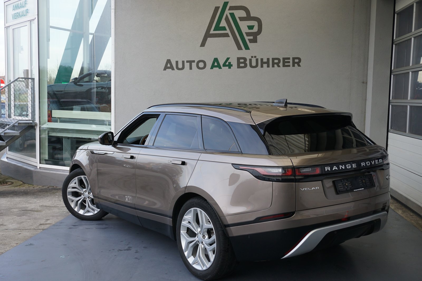 LAND ROVER RR Velar D 240 SE, Diesel, Second hand / Used, Automatic - 6