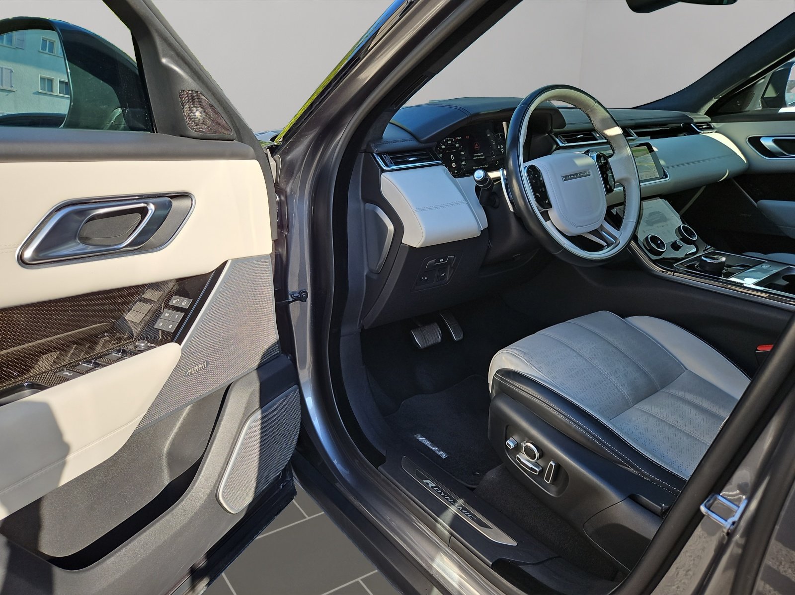 LAND ROVER Range Rover Velar D 300 First Edition Automatic, Diesel, Second hand / Used, Automatic - 7