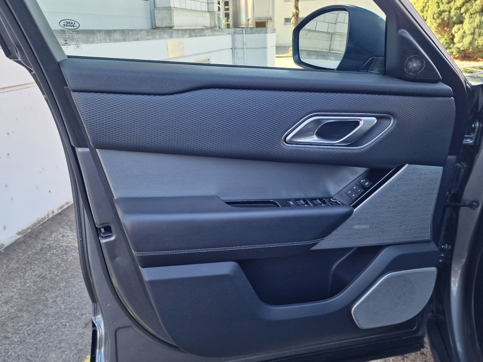 LAND ROVER Range Rover Velar R-Dynamic D 240 SE Automatic, Diesel, Occasion / Gebraucht, Automatik - 7