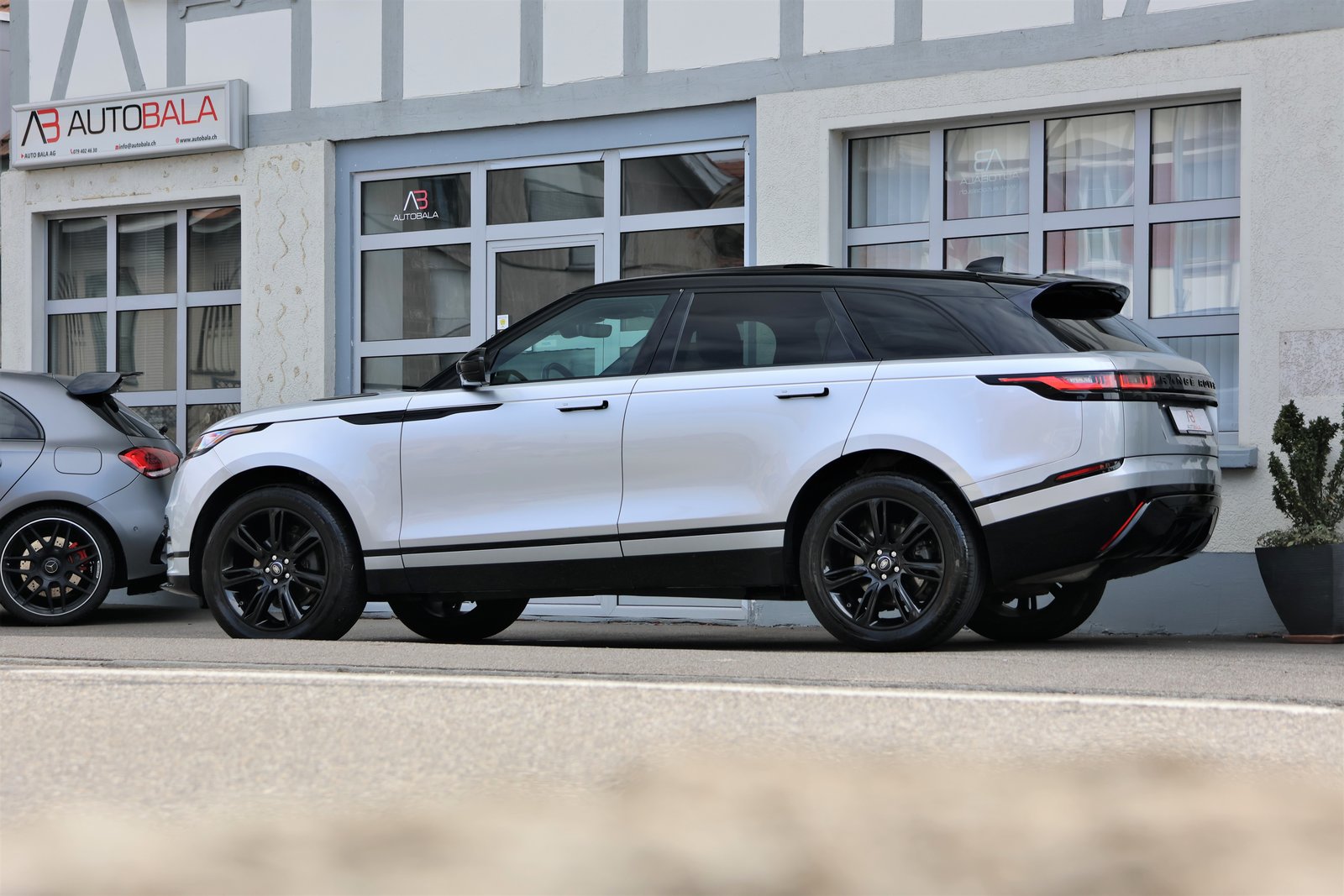 LAND ROVER Range Rover Velar P 250 Automatic, Benzin, Occasion / Gebraucht, Automatik - 4