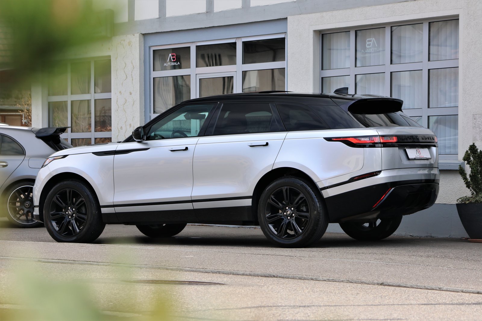 LAND ROVER Range Rover Velar P 250 Automatic, Benzin, Occasion / Gebraucht, Automatik - 6