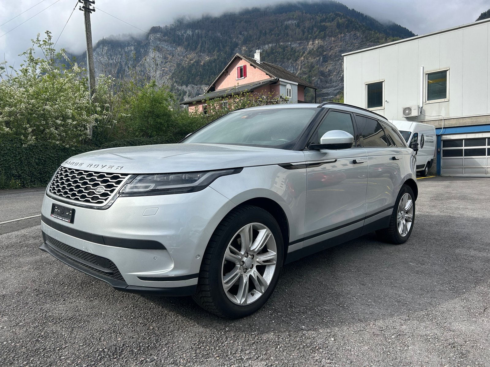 LAND ROVER Range Rover Velar D 240 SE Automatic