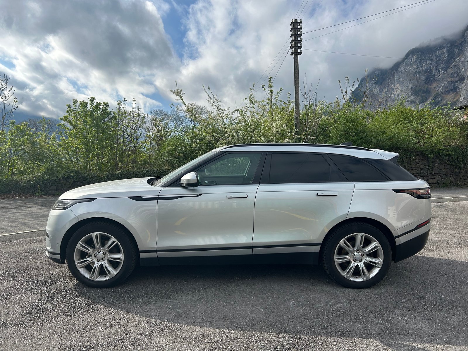 LAND ROVER Range Rover Velar D 240 SE Automatic, Diesel, Second hand / Used, Automatic - 2