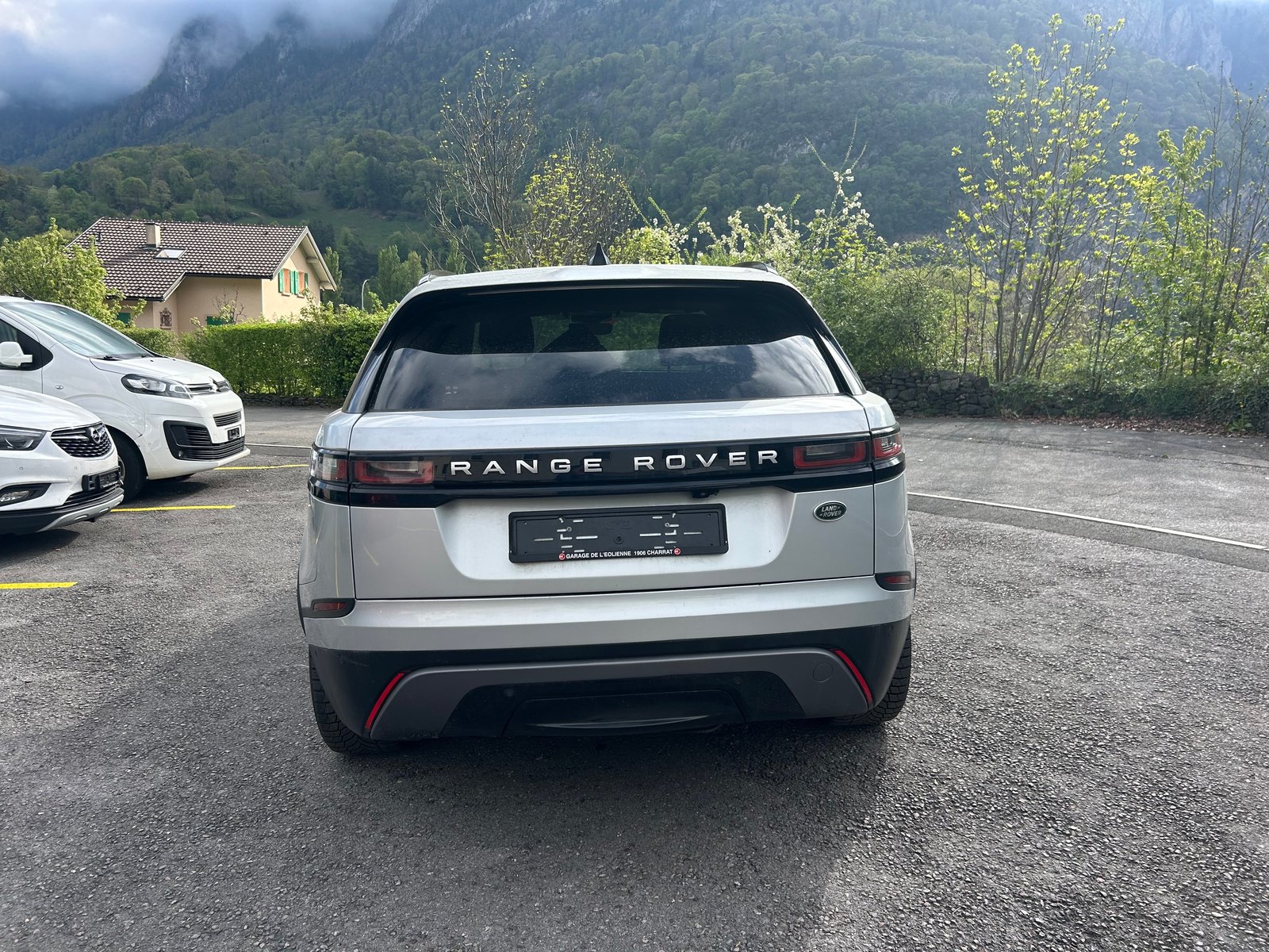 LAND ROVER Range Rover Velar D 240 SE Automatic, Diesel, Second hand / Used, Automatic - 4