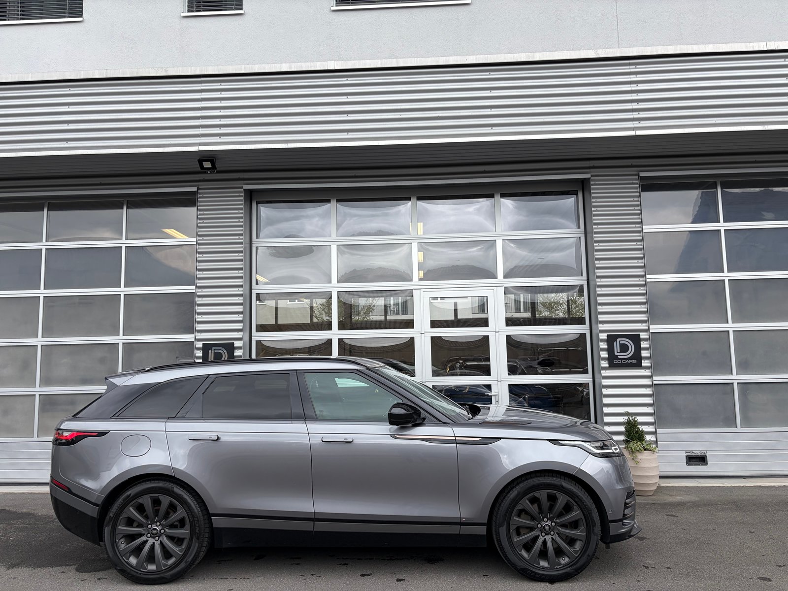 LAND ROVER Range Rover Velar R-Dynamic P 300 SE Automatic, Benzin, Occasion / Gebraucht, Automatik - 4