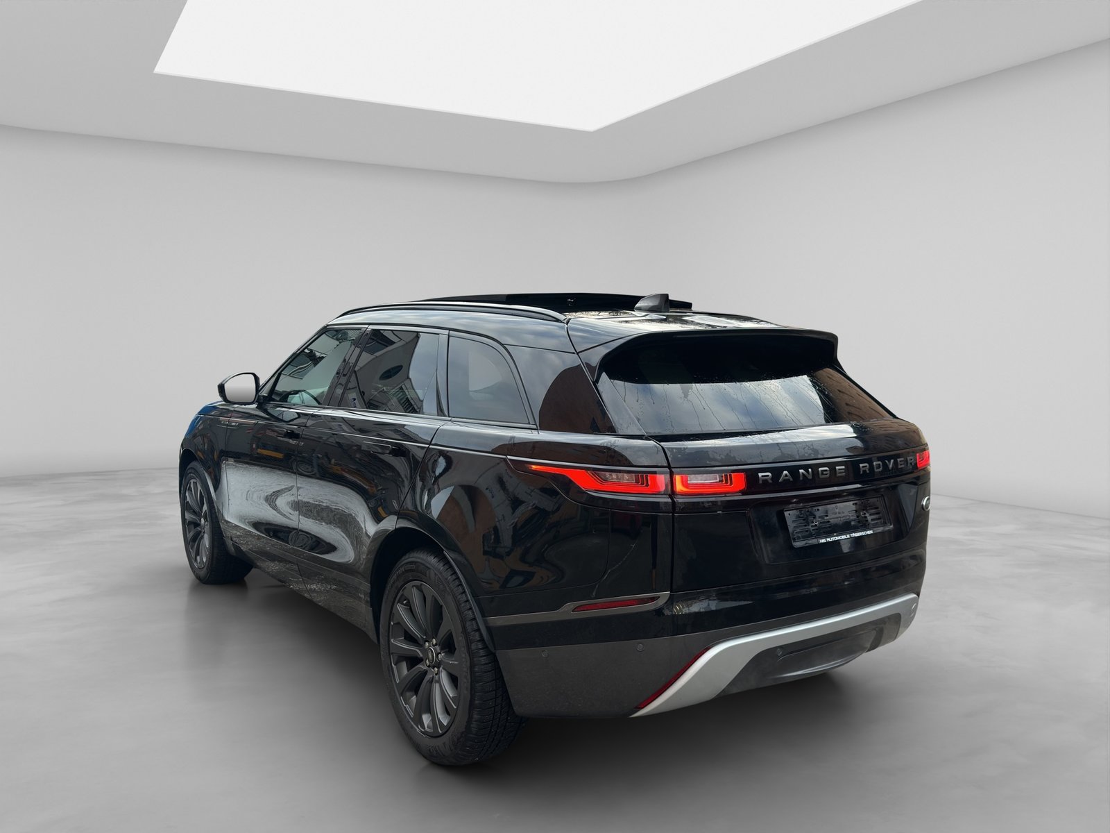 LAND ROVER Range Rover Velar R-Dynamic D 240 SE Automatic, Diesel, Second hand / Used, Automatic - 4