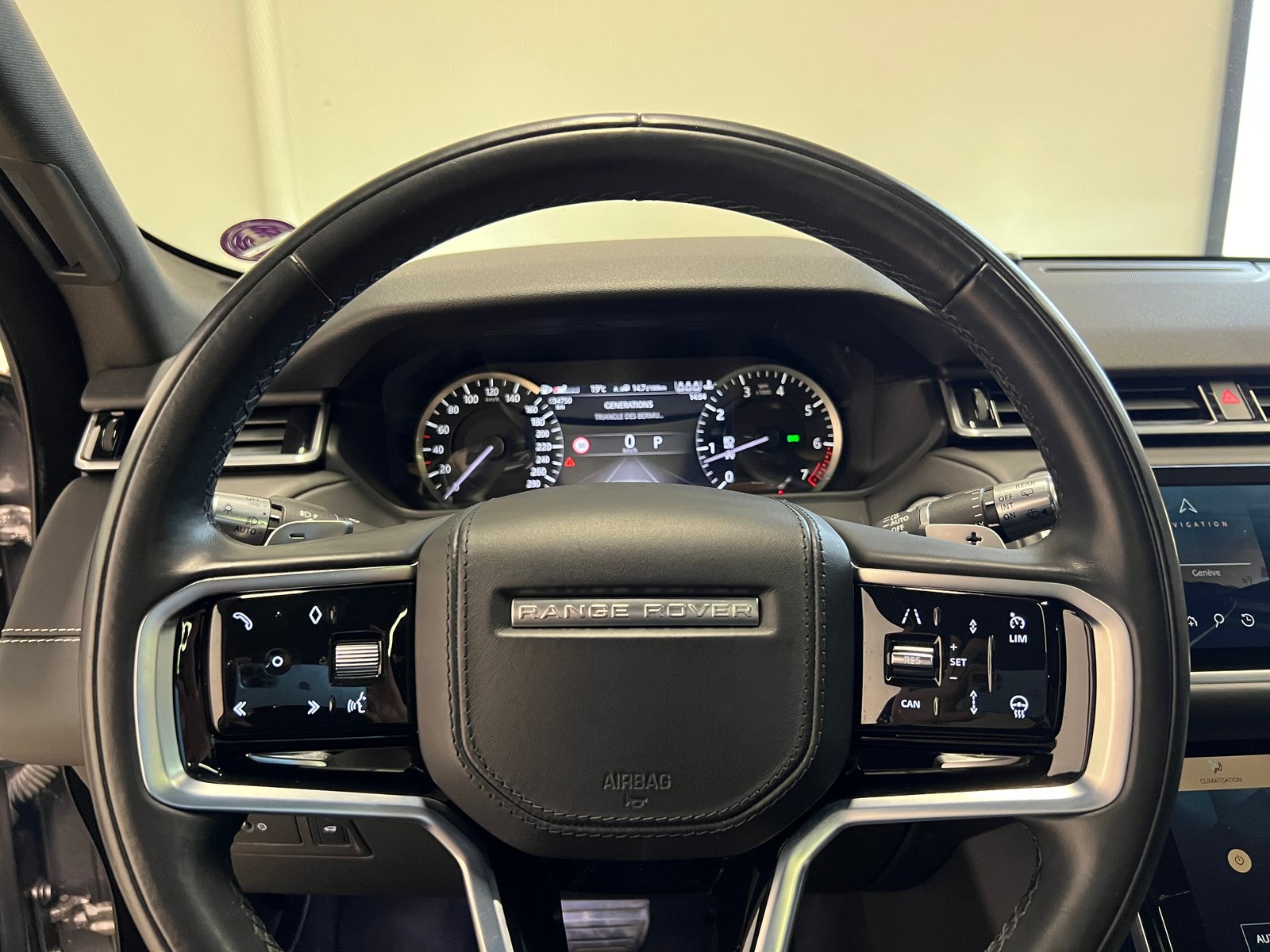 LAND ROVER Range Rover Velar 2.0 T R-Dynamic SE, Petrol, Second hand / Used, Automatic - 4