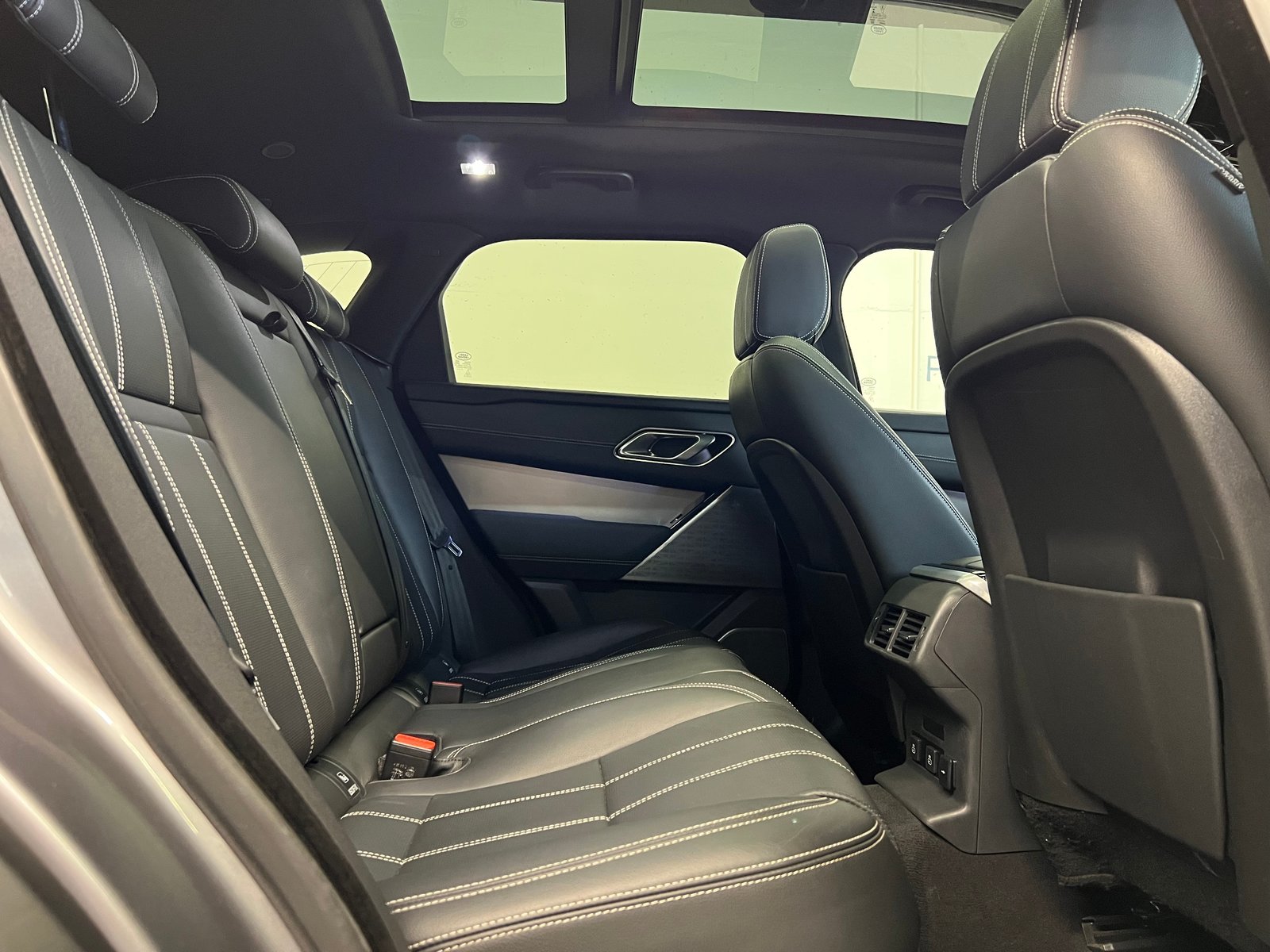 LAND ROVER Range Rover Velar 2.0 T R-Dynamic SE, Petrol, Second hand / Used, Automatic - 7