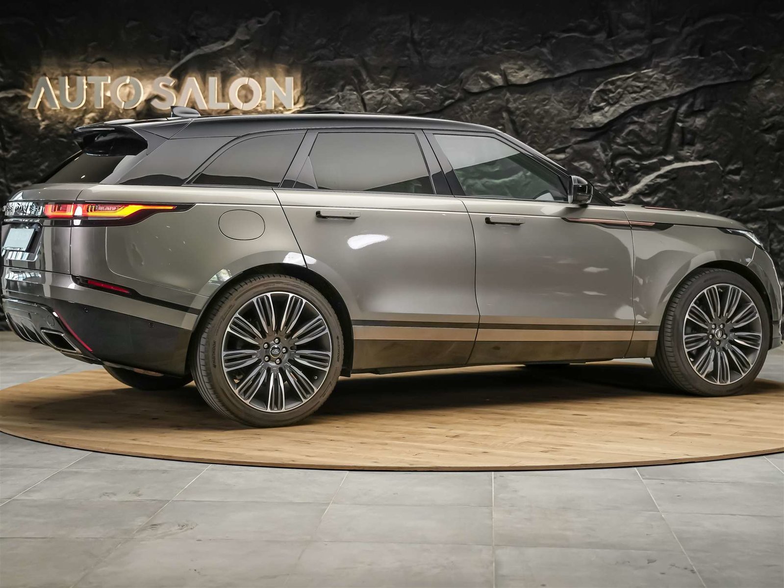 LAND ROVER Range Rover Velar 3.0 V6 R-Dynamic HSE *First Edi, Benzin, Occasion / Gebraucht, Automatik - 5