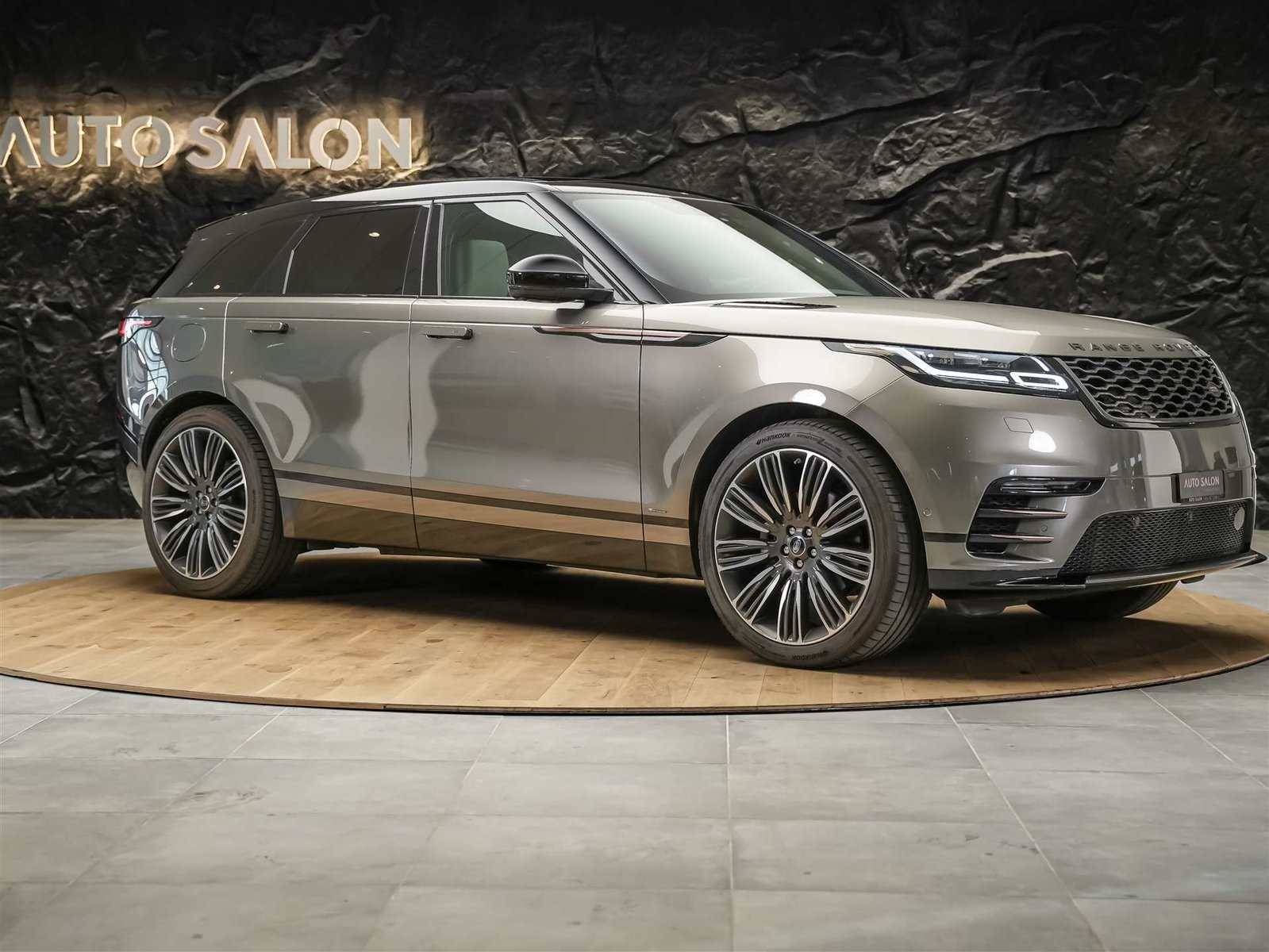 LAND ROVER Range Rover Velar 3.0 V6 R-Dynamic HSE *First Edi, Benzin, Occasion / Gebraucht, Automatik - 6