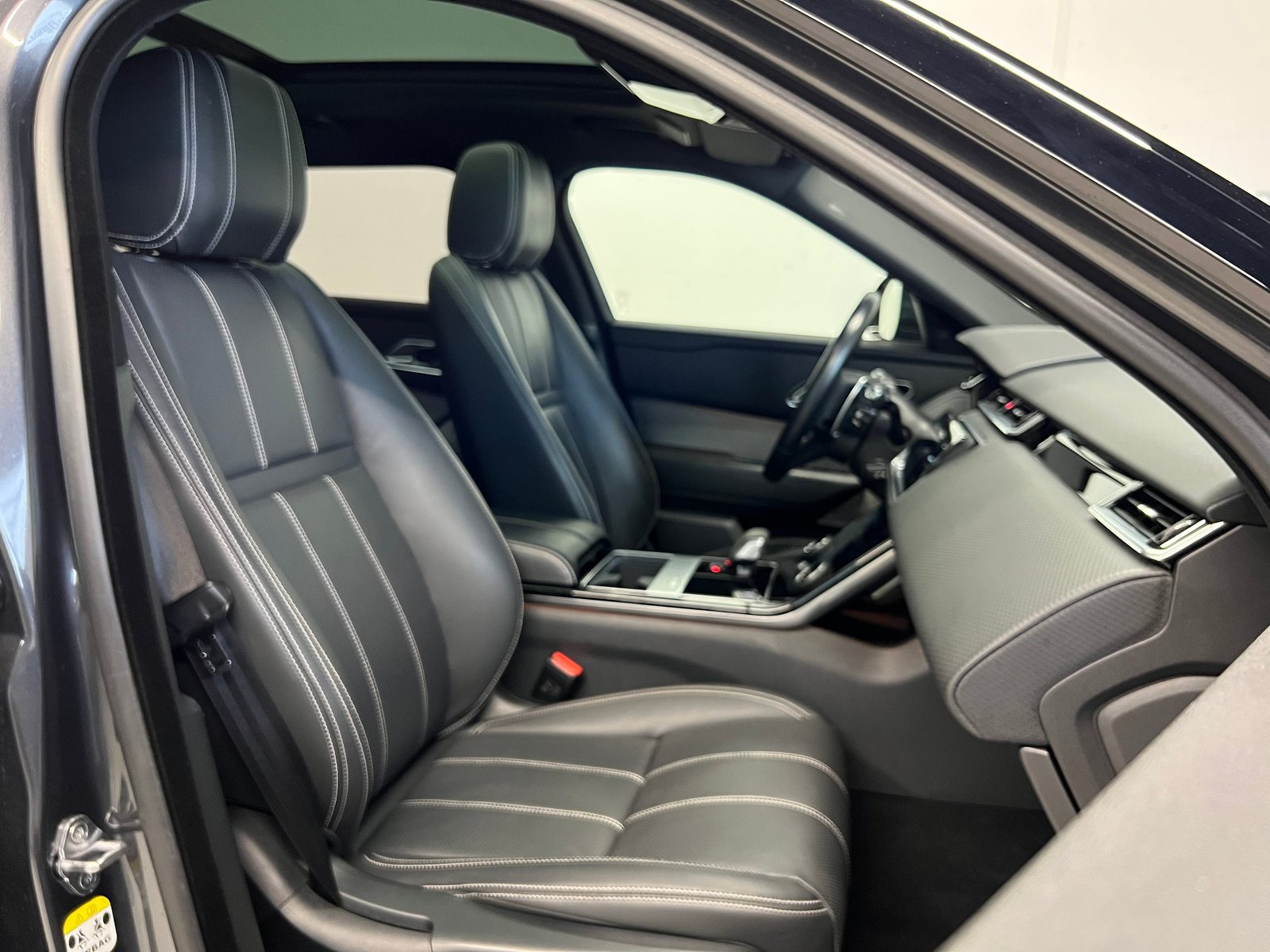 LAND ROVER Range Rover Velar 3.0 I6 R-Dynamic SE, Mild-Hybrid Petrol/Electric, Second hand / Used, Automatic - 6