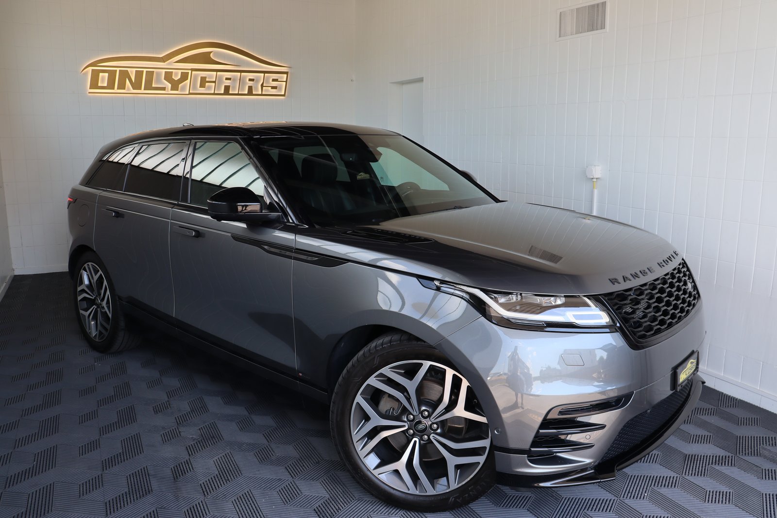LAND ROVER Range Rover Velar R-Dynamic D 300 S Automatic, Diesel, Second hand / Used, Automatic - 4