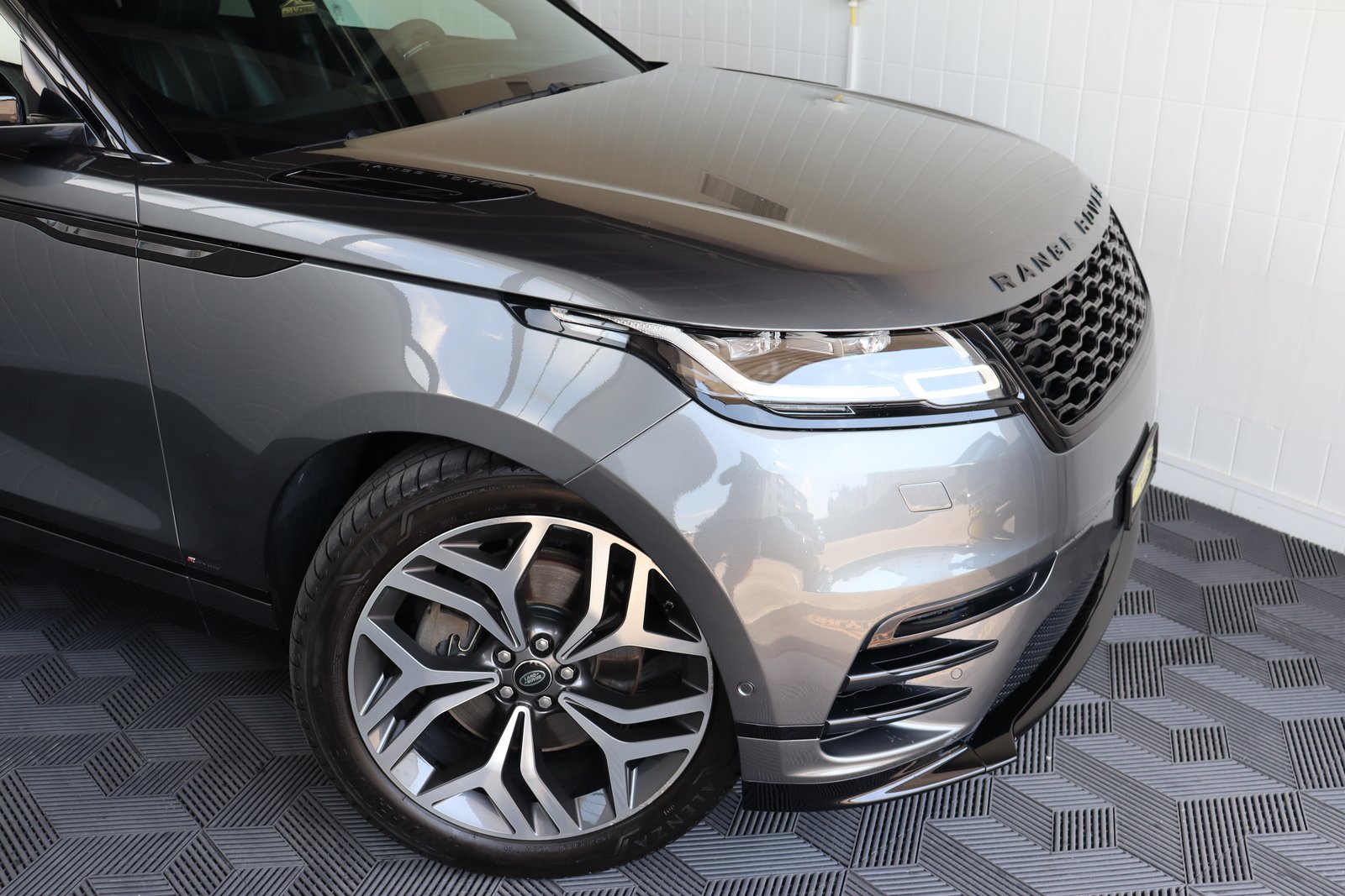 LAND ROVER Range Rover Velar R-Dynamic D 300 S Automatic, Diesel, Second hand / Used, Automatic - 5