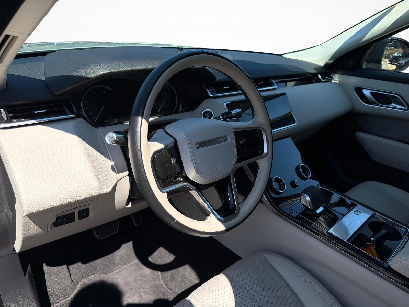 LAND ROVER Range Rover Velar 3.0 D I6 300 R-Dynamic, Mild-Hybrid Diesel/Elektro, Occasion / Gebraucht, Automatik - 4