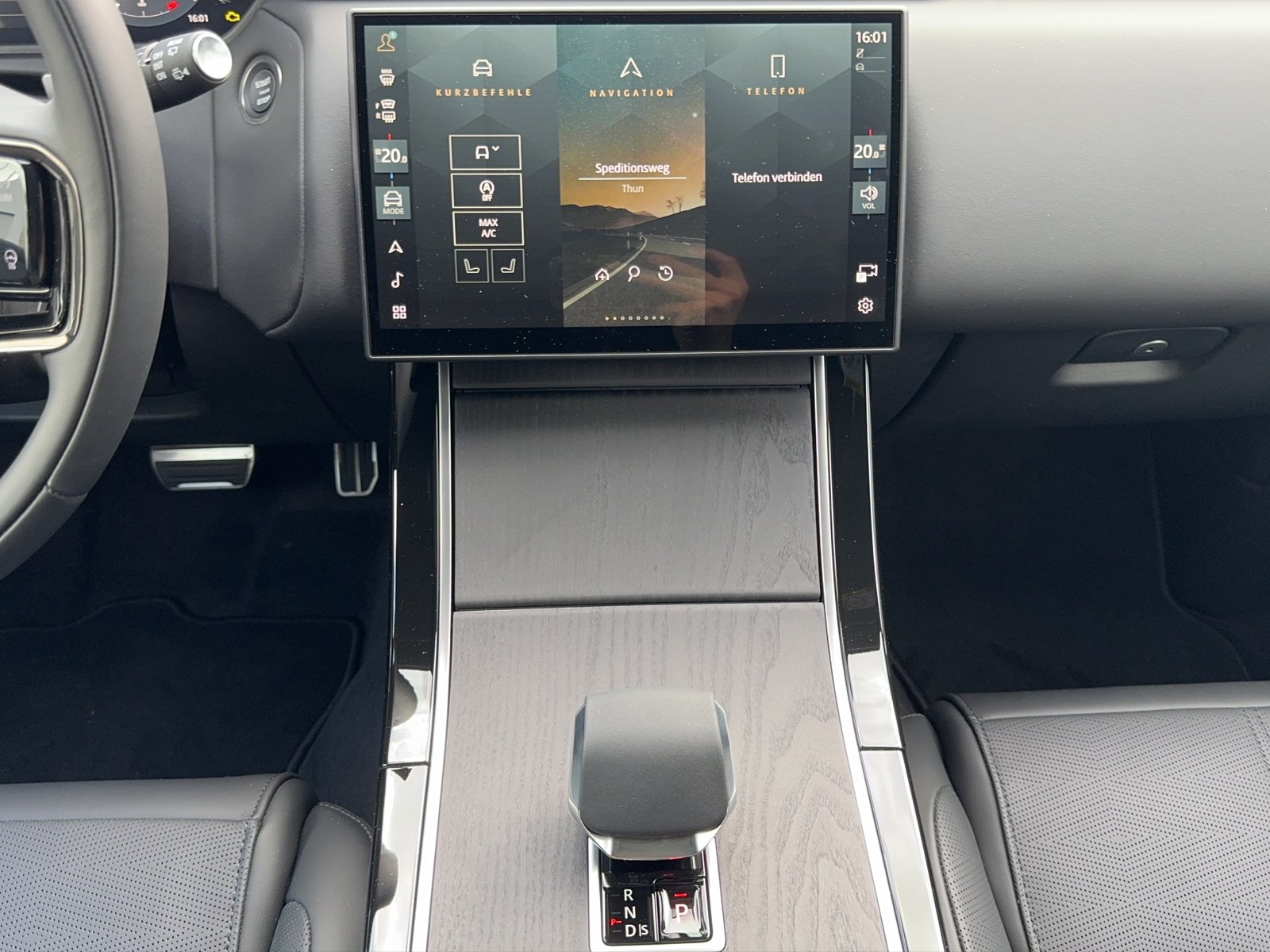 LAND ROVER Range Rover Velar 3.0 DI6 300 Dynamic HSE, Mild-Hybrid Diesel/Electric, Ex-demonstrator, Automatic - 6