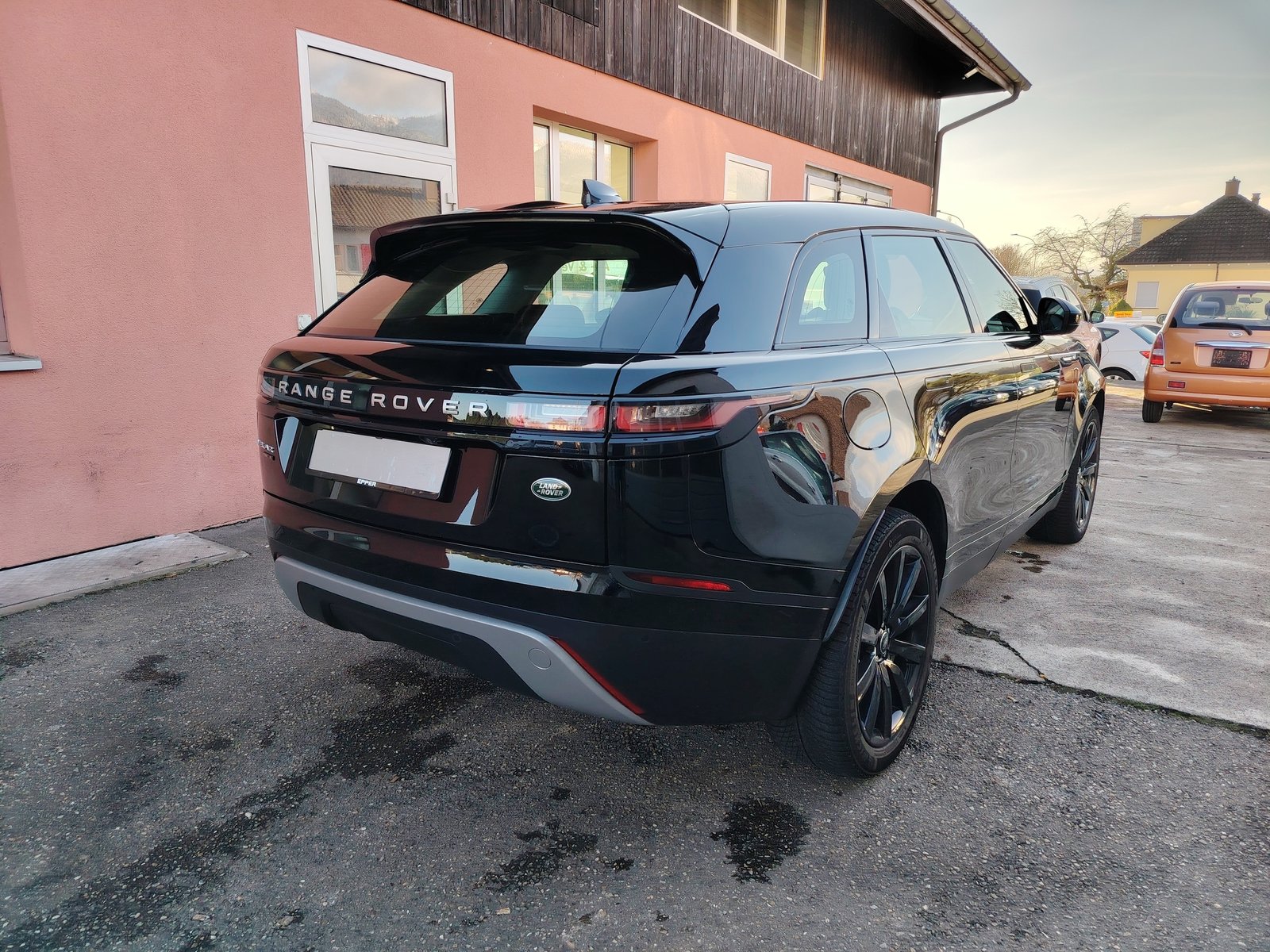 LAND ROVER Range Rover Velar R-Dynamic P 250 S Automatic, Petrol, Second hand / Used, Automatic - 4