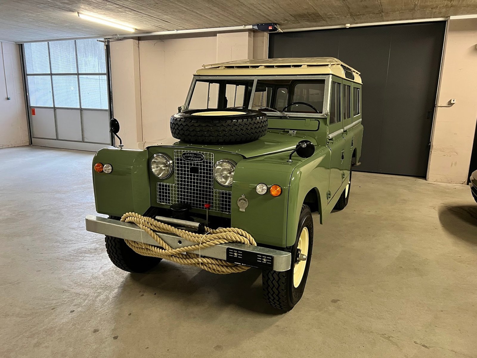 LAND ROVER Serie IIa 109 SW Avus Classic / Komplettrestaurat, Benzin, Oldtimer, Handschaltung - 2