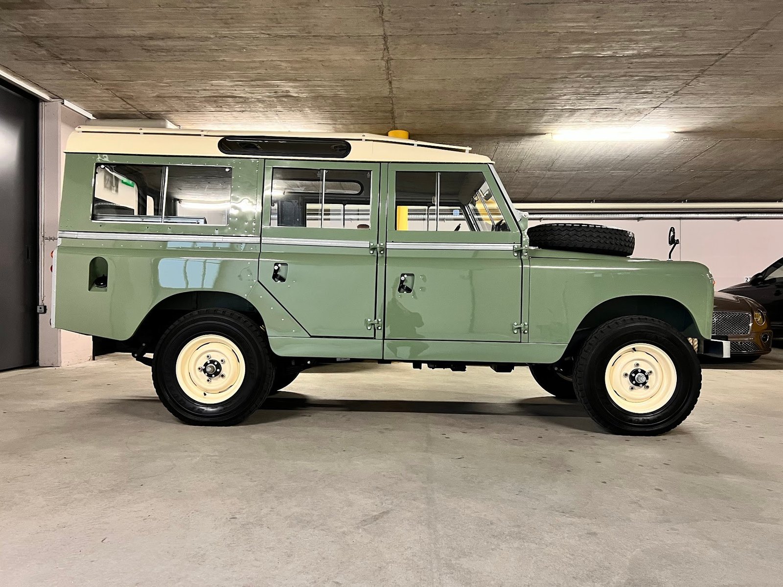 LAND ROVER Serie IIa 109 SW Avus Classic / Komplettrestaurat, Benzin, Oldtimer, Handschaltung - 5