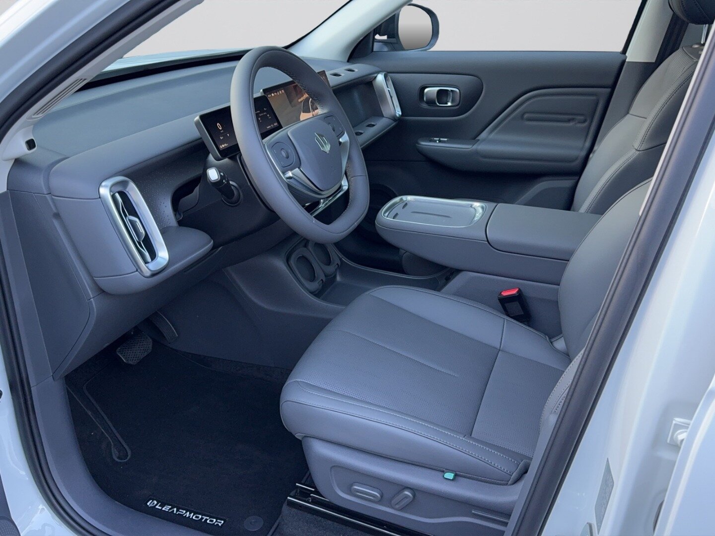LEAPMOTOR B10 1.5 Hybrid EV, Voll-Hybrid Benzin/Elektro, Neuwagen, Automatik - 6