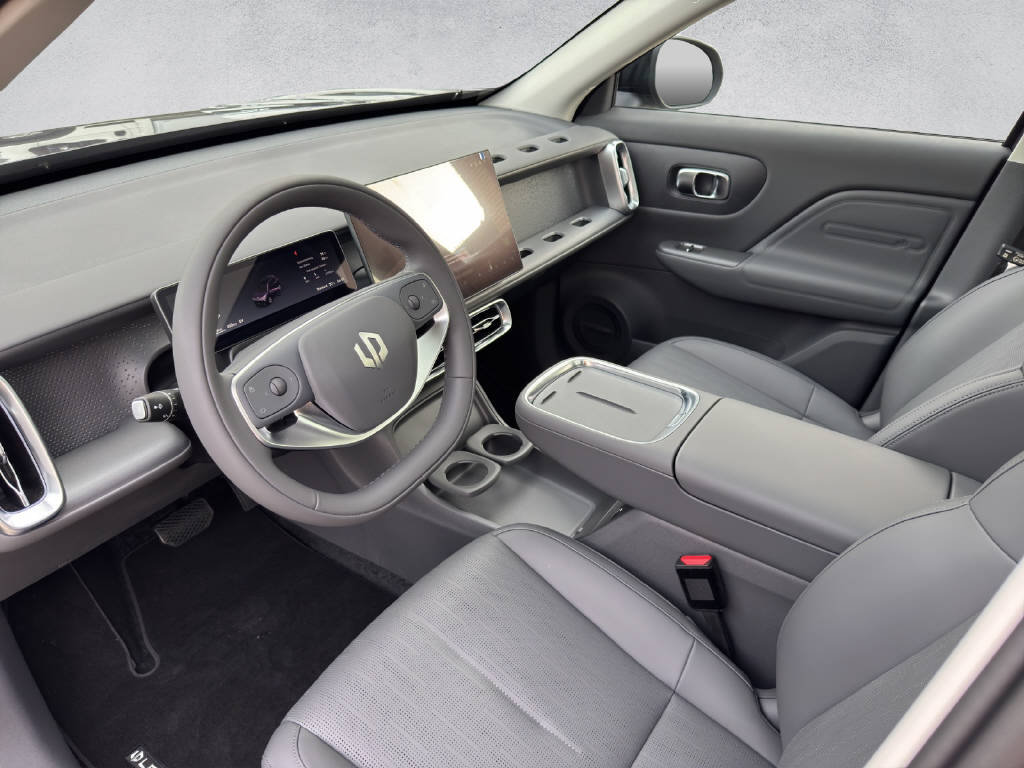 LEAPMOTOR B10 1.5 Hybrid EV, Plug-in-Hybrid Petrol/Electric, New car, Automatic - 4