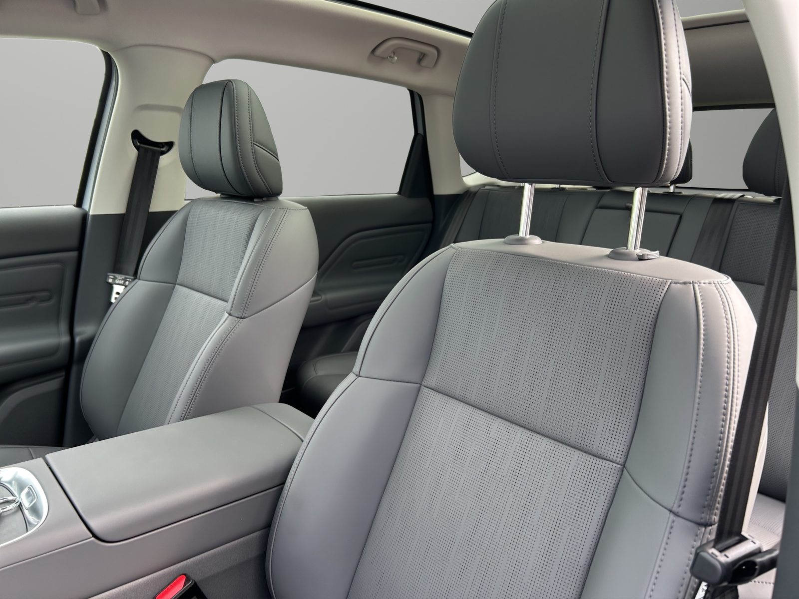 LEAPMOTOR B10 1.5 Hybrid EV, Full-Hybrid Petrol/Electric, New car, Automatic - 4
