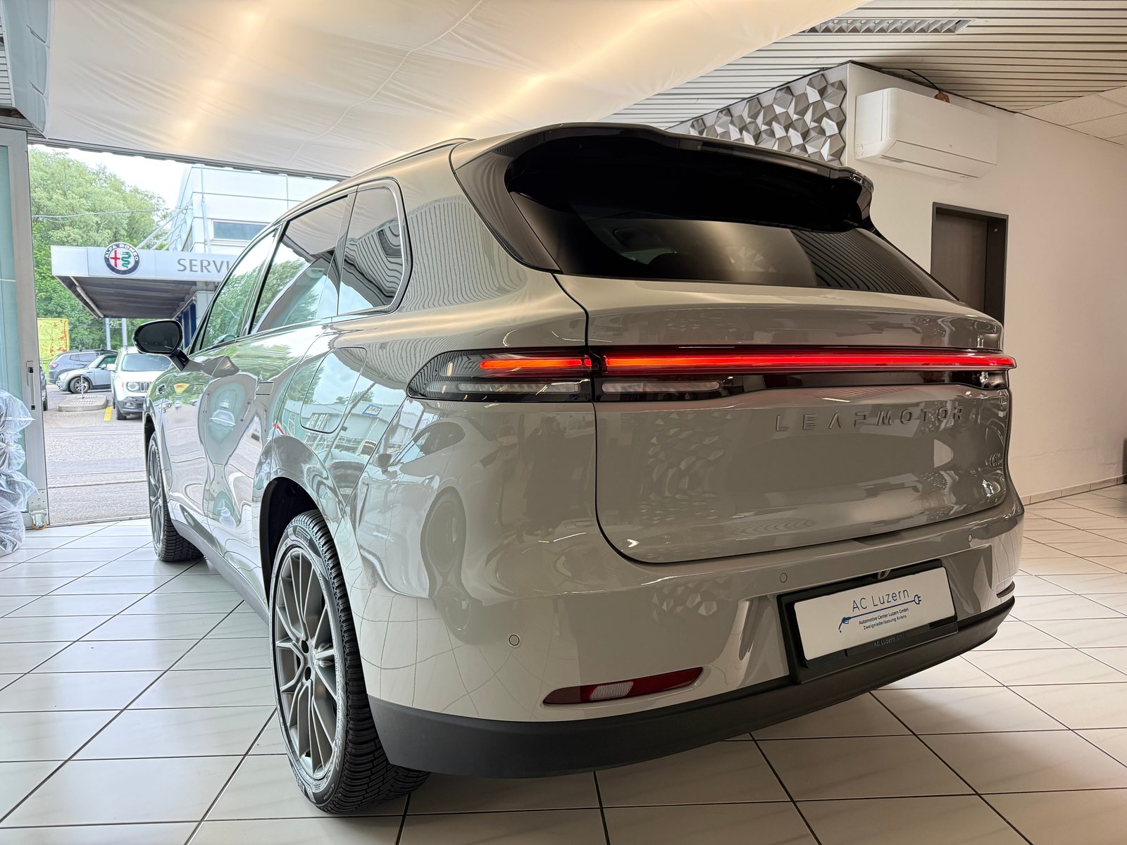 LEAPMOTOR C10 REEV 28kWh Design, Plug-in-Hybrid Petrol/Electric, Second hand / Used, Automatic - 2