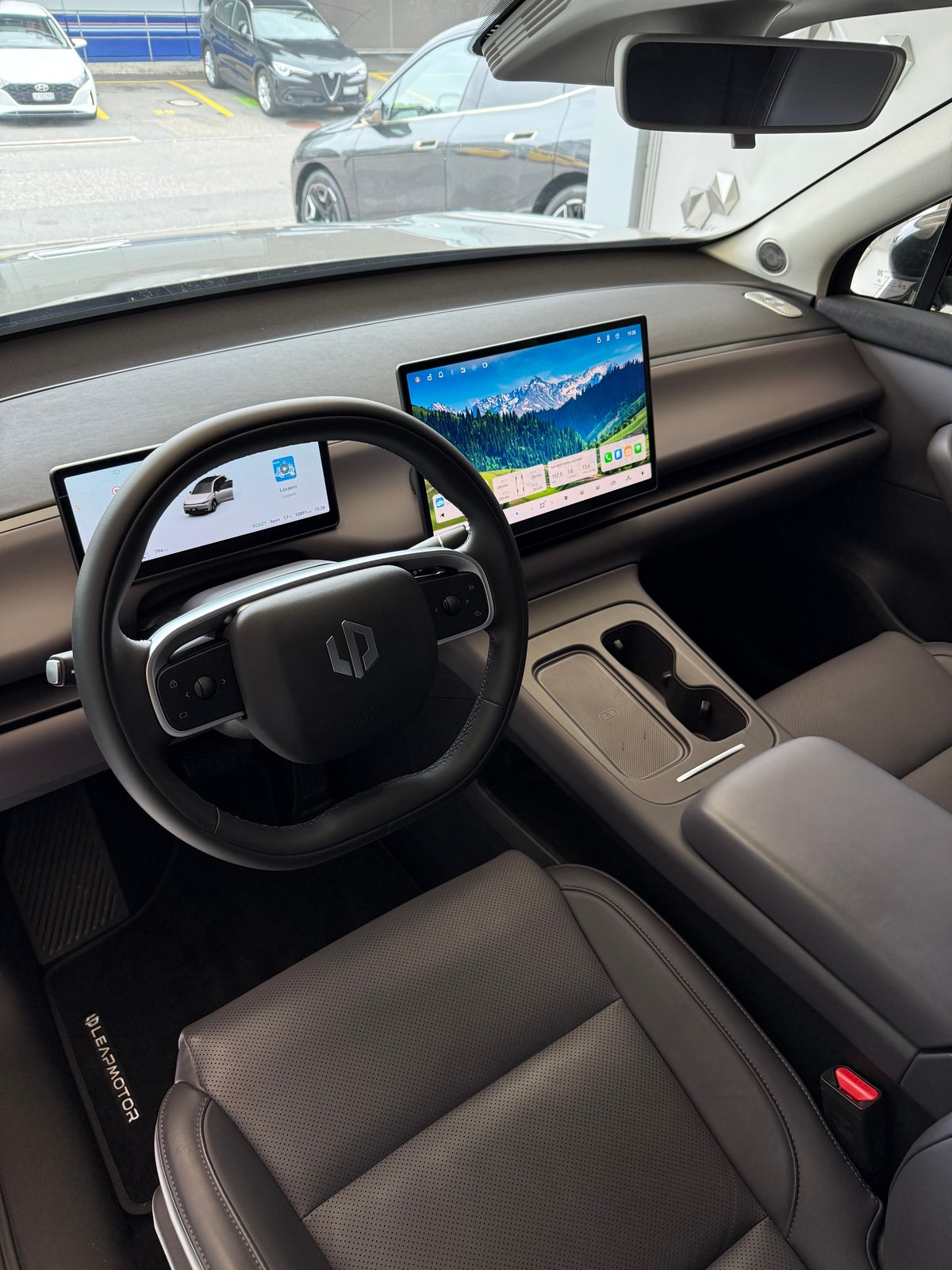 LEAPMOTOR C10 REEV 28kWh Design, Plug-in-Hybrid Petrol/Electric, Second hand / Used, Automatic - 5
