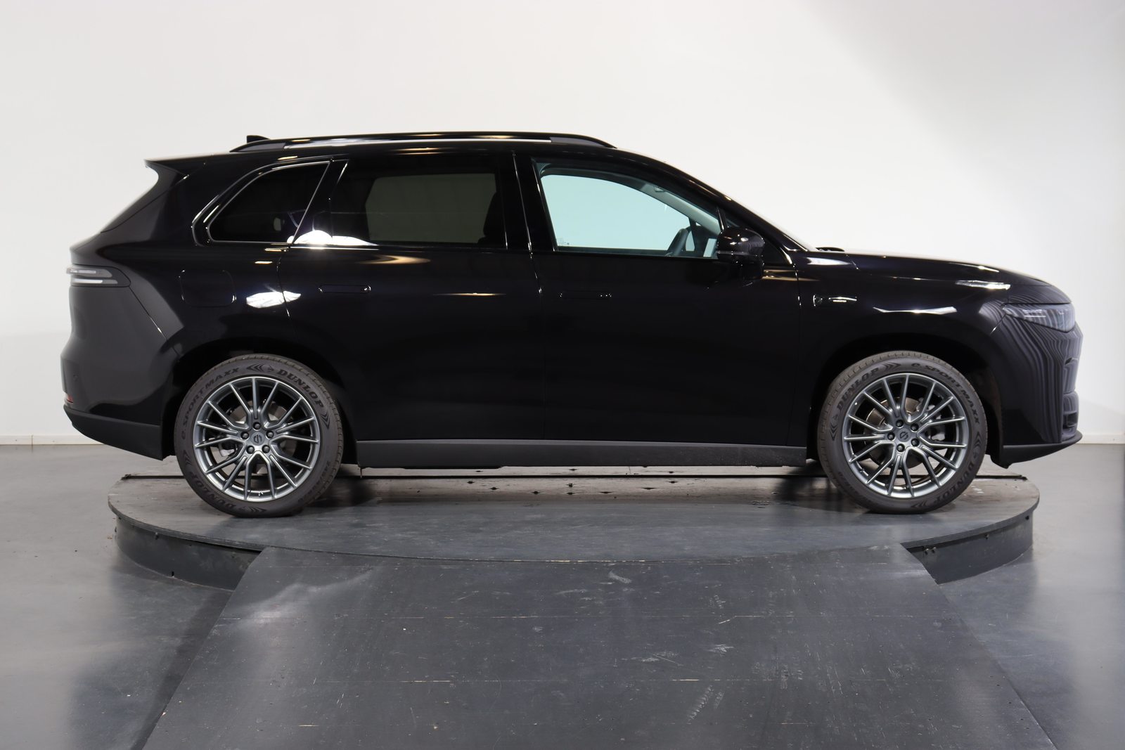 LEAPMOTOR C10 1.5 REEV Design, Voll-Hybrid Benzin/Elektro, Neuwagen, Automatik - 2