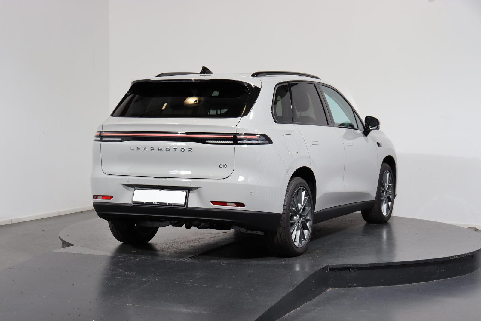 LEAPMOTOR C10 1.5 REEV Design, Voll-Hybrid Benzin/Elektro, Neuwagen, Automatik - 3