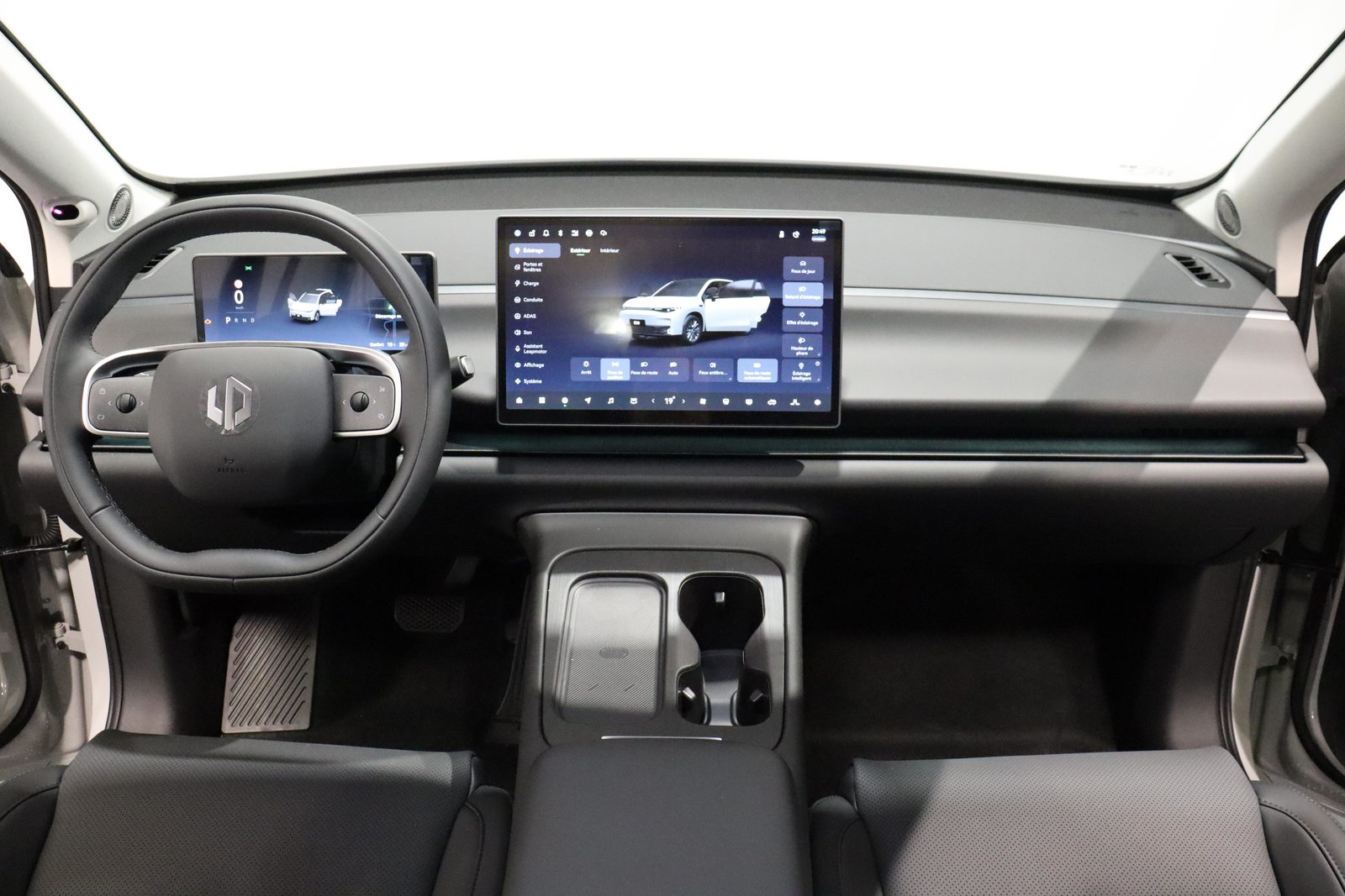 LEAPMOTOR C10 1.5 REEV Design, Voll-Hybrid Benzin/Elektro, Neuwagen, Automatik - 6