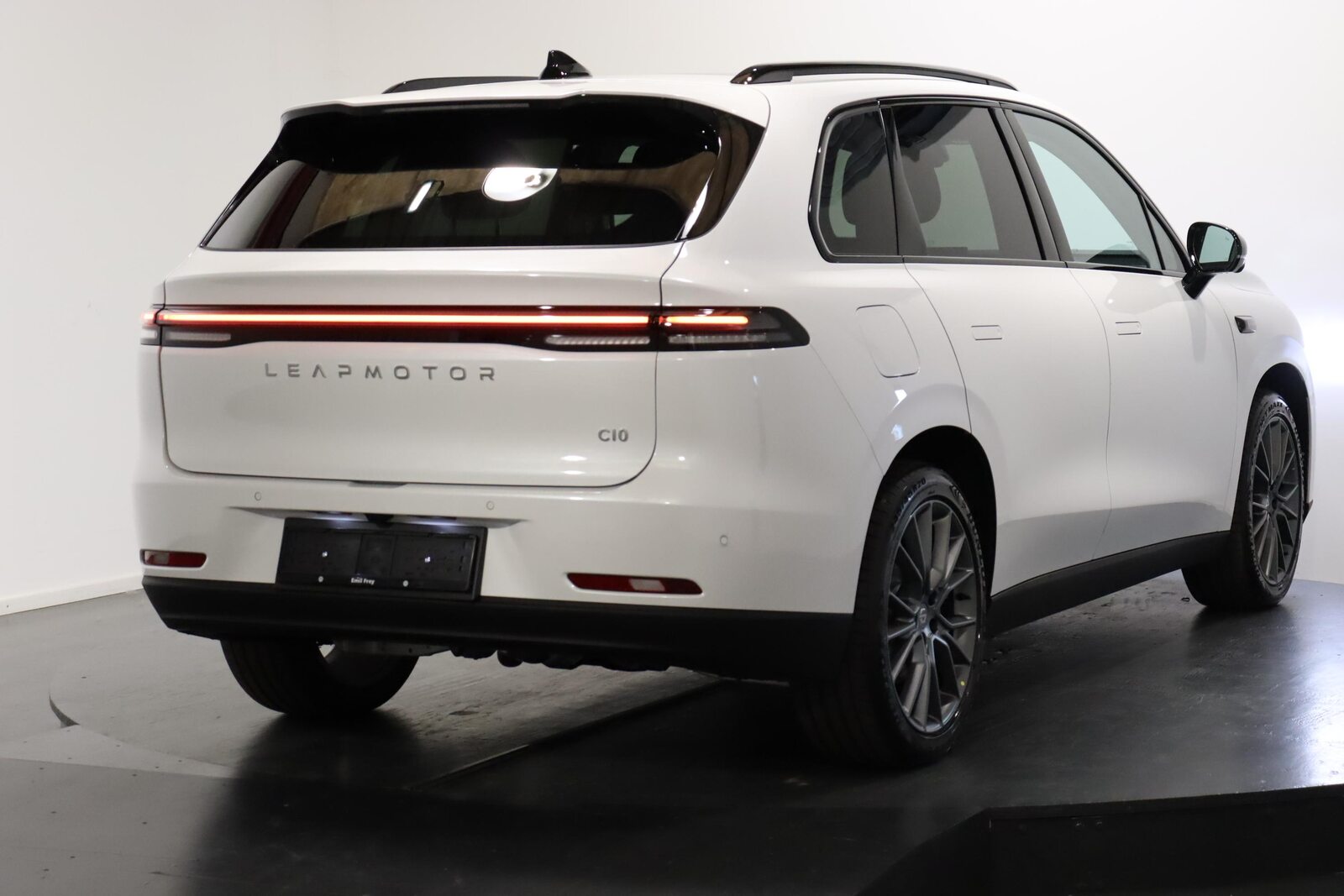 LEAPMOTOR C10 1.5 REEV Design, Full-Hybrid Petrol/Electric, New car, Automatic - 3