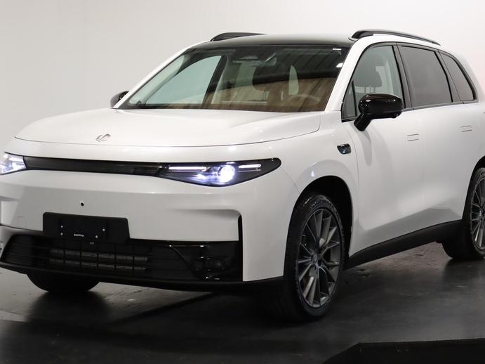 LEAPMOTOR C10 1.5 REEV Design, Full-Hybrid Petrol/Electric, New car, Automatic