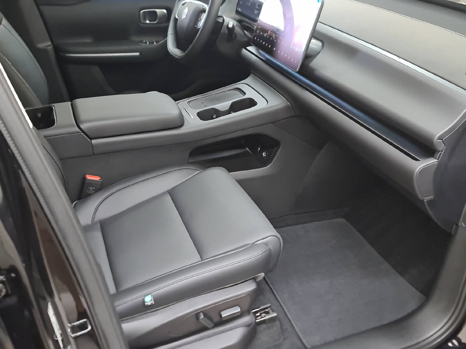 LEAPMOTOR C10 EV AWD 598 PS, Elektro, Neuwagen, Automatik - 7