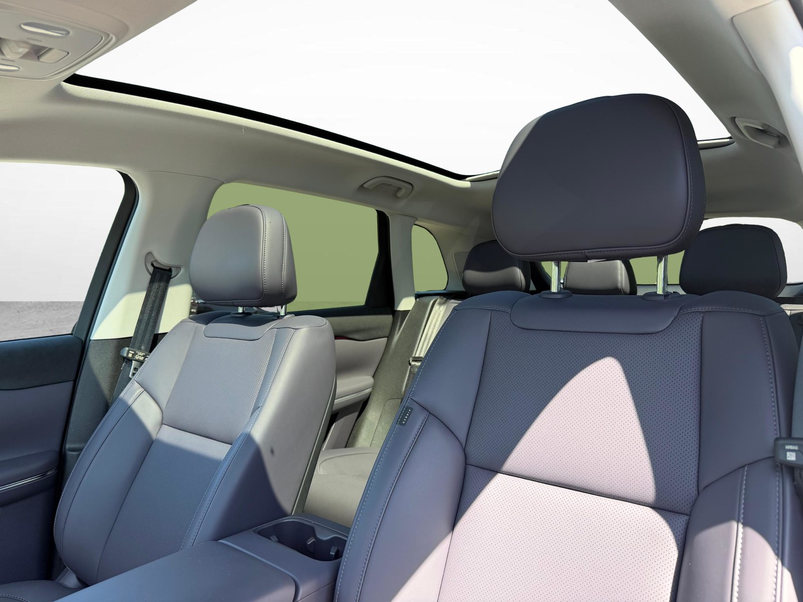LEAPMOTOR C10 1.5 REEV Design, Voll-Hybrid Benzin/Elektro, Occasion / Gebraucht, Automatik - 3